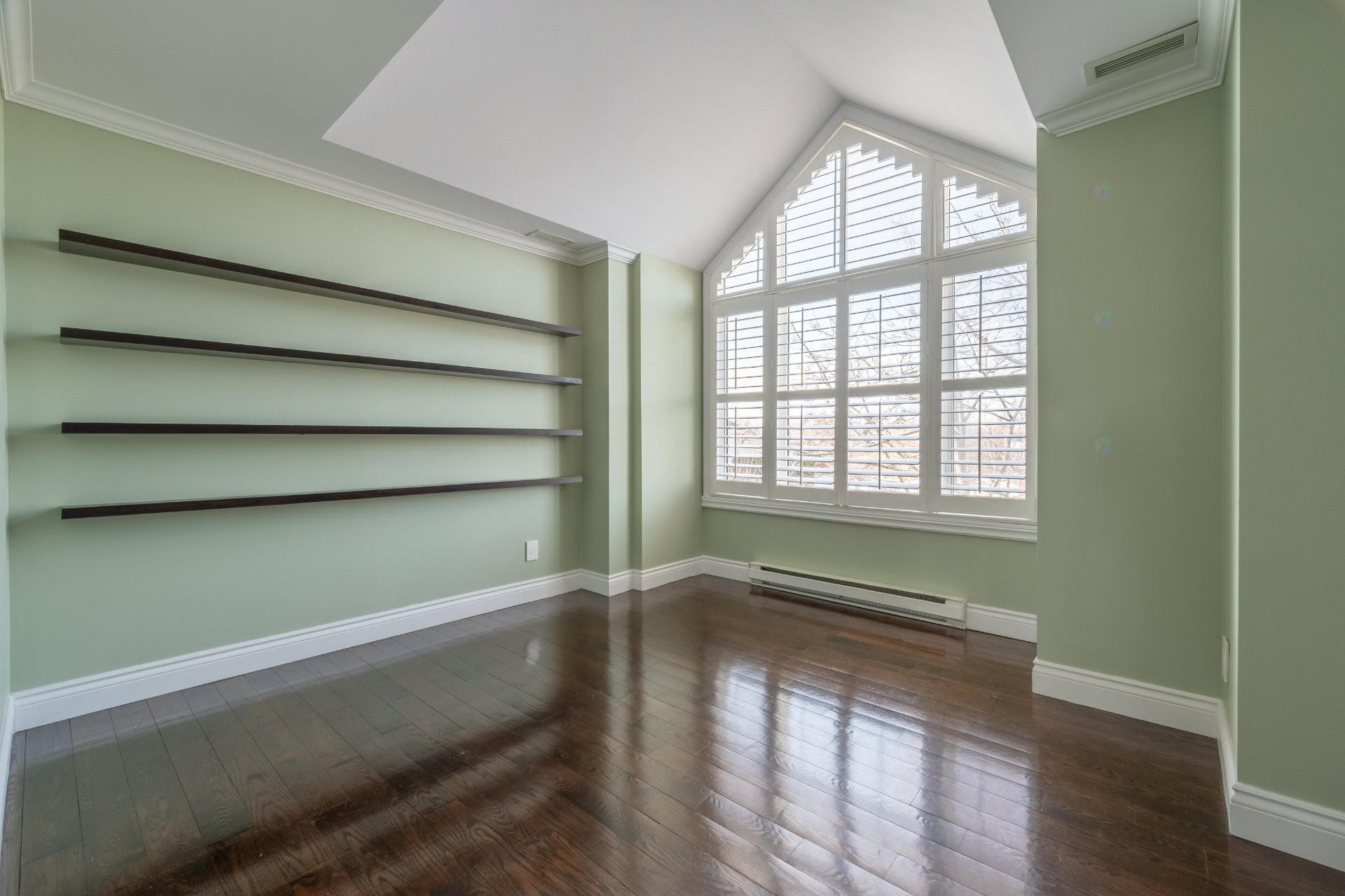 









2077


Rue Lincourt

,
Longueuil (Le Vieux-Longueuil),




QC
J4N1N8

