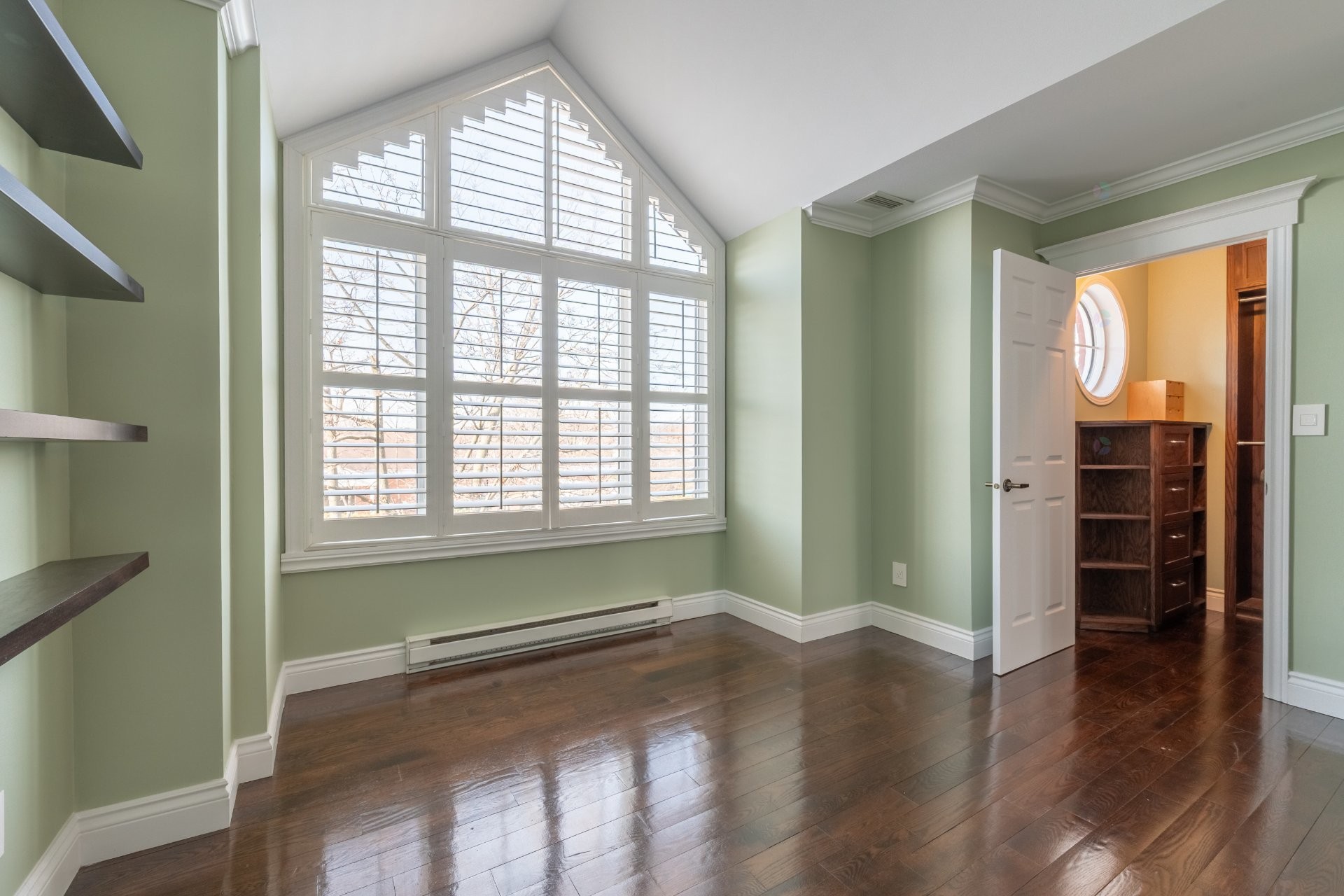 









2077


Rue Lincourt

,
Longueuil (Le Vieux-Longueuil),




QC
J4N1N8

