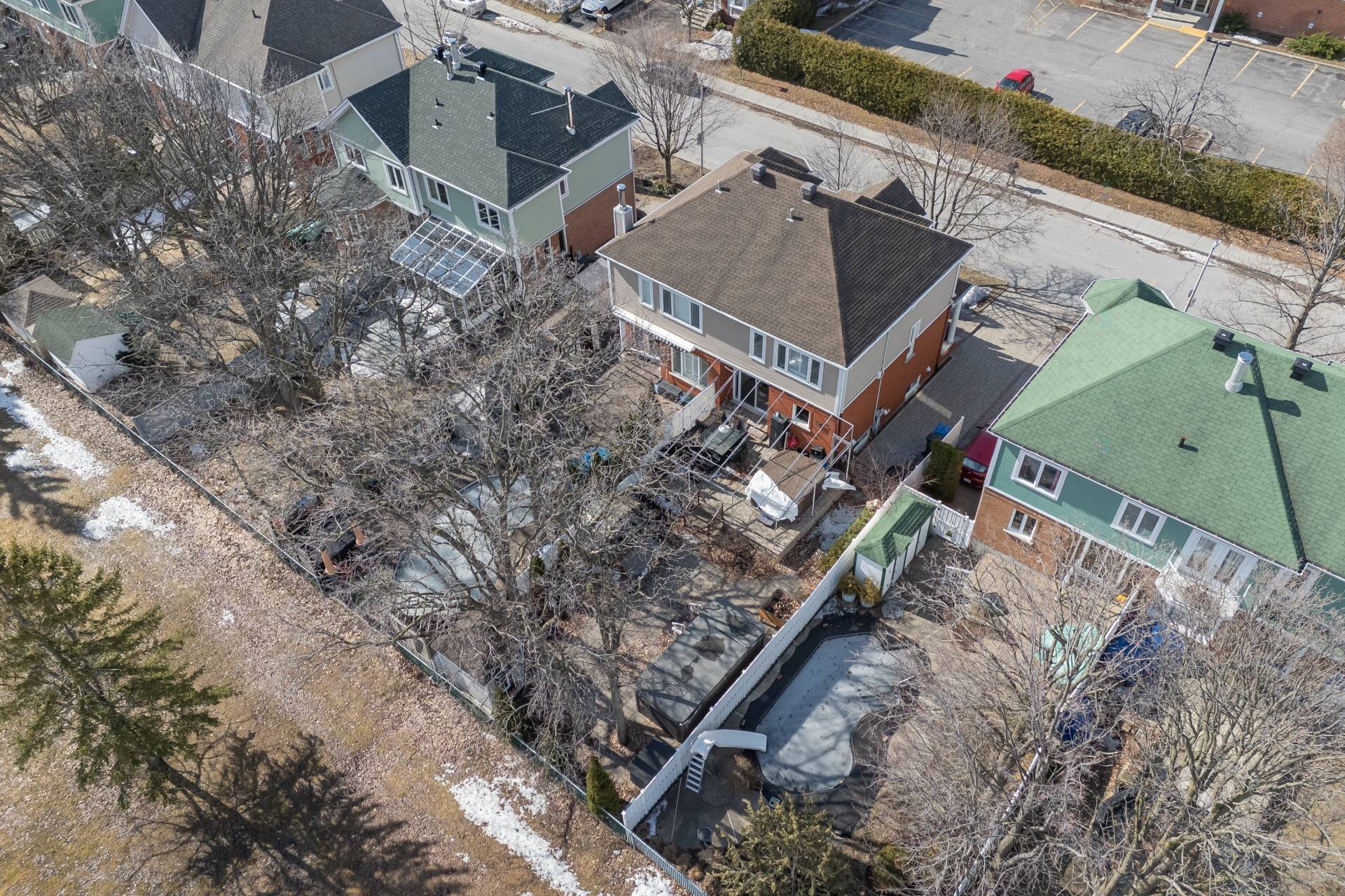 









2077


Rue Lincourt

,
Longueuil (Le Vieux-Longueuil),




QC
J4N1N8

