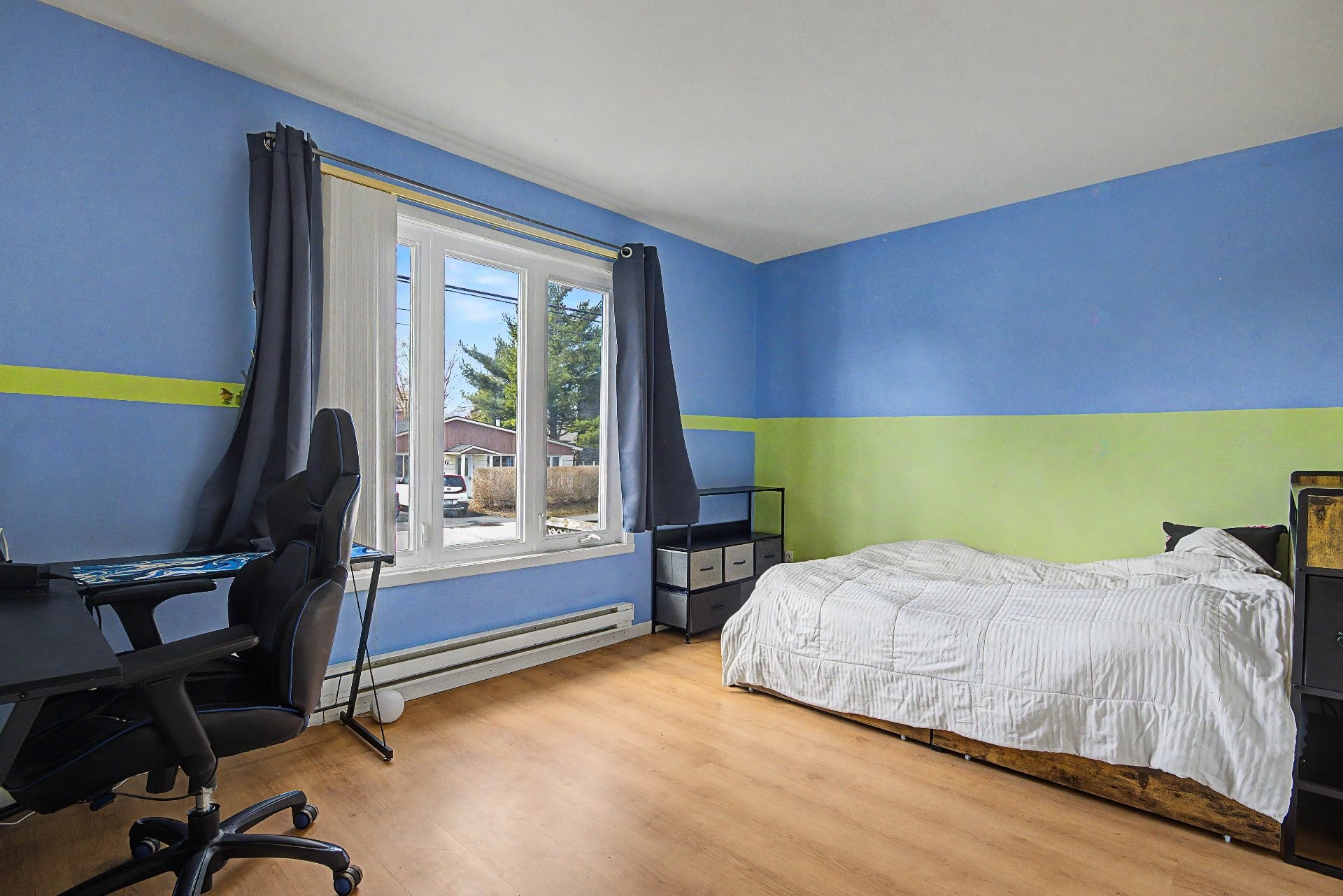 









5565

 - 5575


Rue Bachand

,
Longueuil (Saint-Hubert),




QC
J3Y0X5

