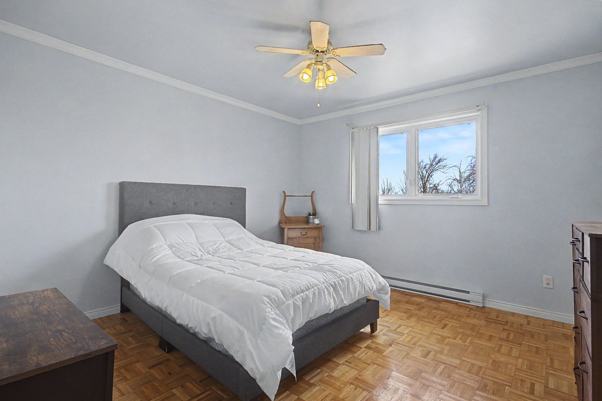 









5565

 - 5575


Rue Bachand

,
Longueuil (Saint-Hubert),




QC
J3Y0X5


