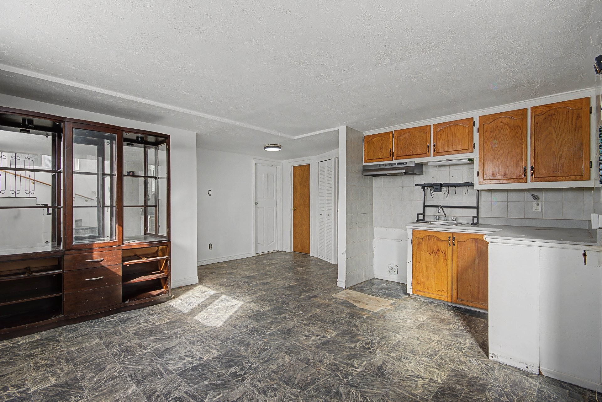 









5565

 - 5575


Rue Bachand

,
Longueuil (Saint-Hubert),




QC
J3Y0X5

