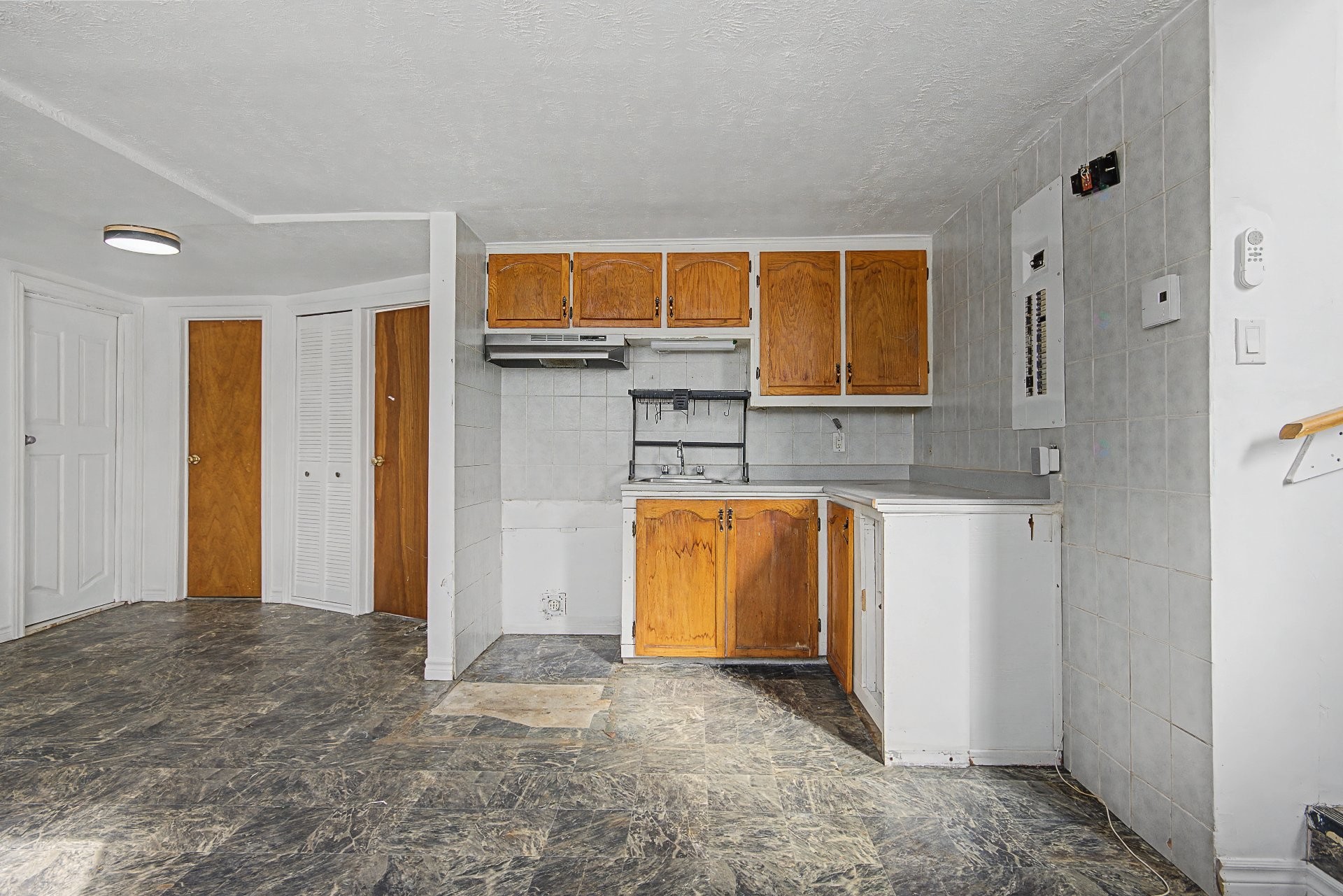 









5565

 - 5575


Rue Bachand

,
Longueuil (Saint-Hubert),




QC
J3Y0X5

