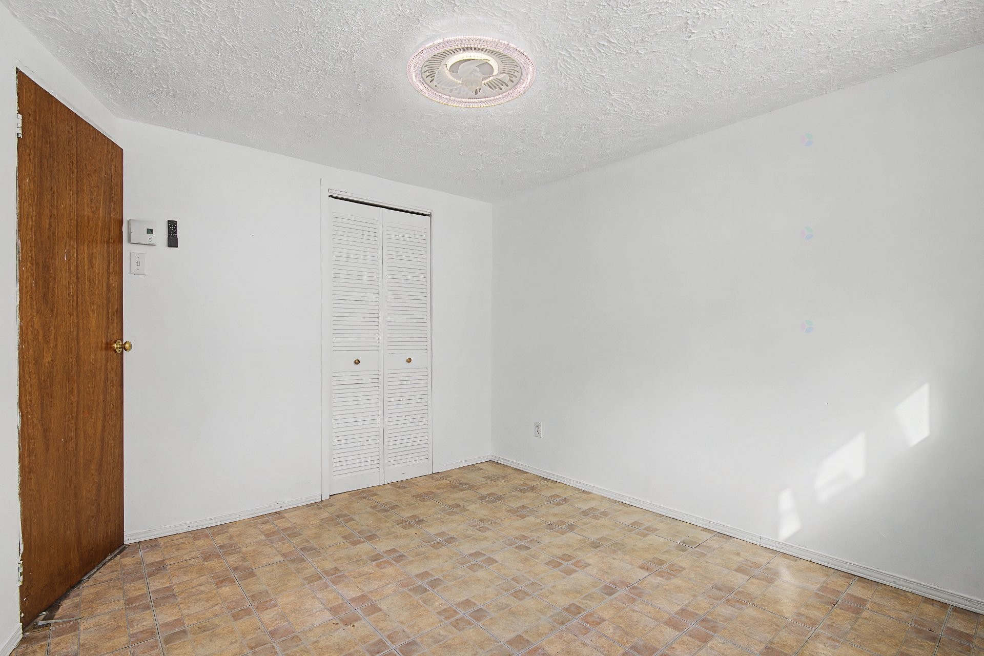 









5565

 - 5575


Rue Bachand

,
Longueuil (Saint-Hubert),




QC
J3Y0X5

