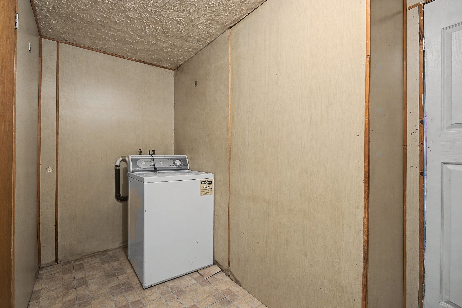 









5565

 - 5575


Rue Bachand

,
Longueuil (Saint-Hubert),




QC
J3Y0X5

