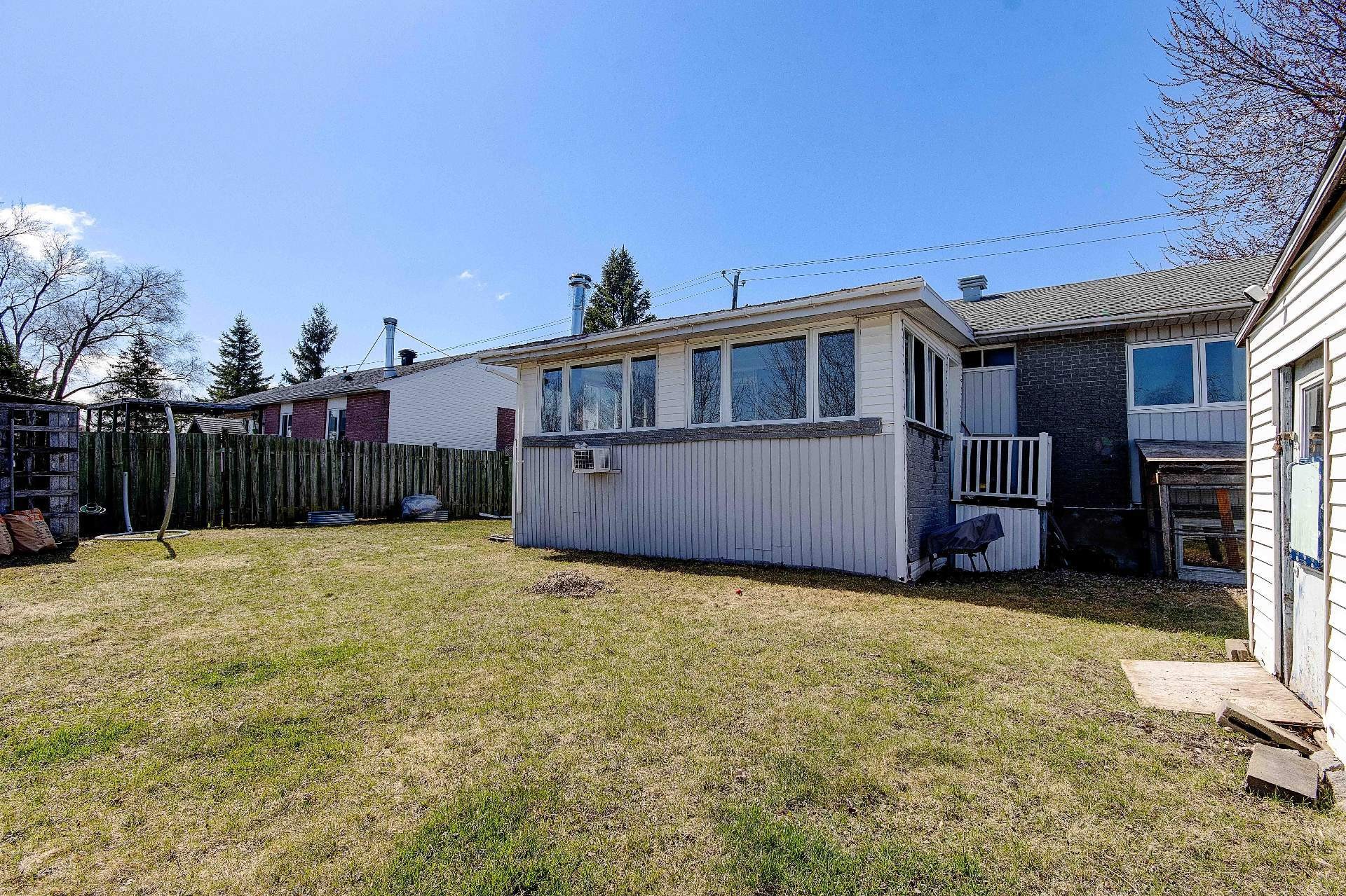 









5565

 - 5575


Rue Bachand

,
Longueuil (Saint-Hubert),




QC
J3Y0X5

