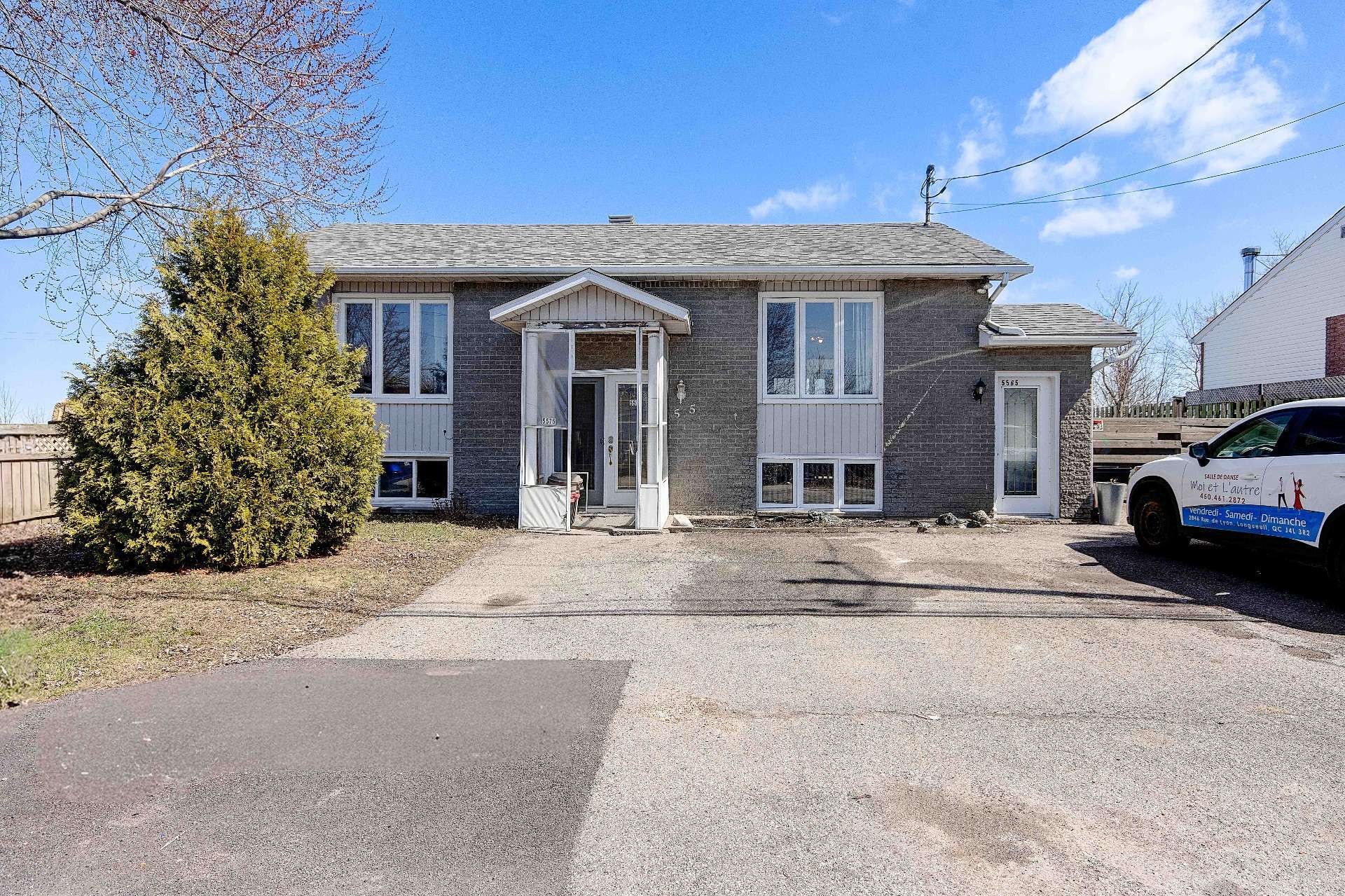 









5565

 - 5575


Rue Bachand

,
Longueuil (Saint-Hubert),




QC
J3Y0X5


