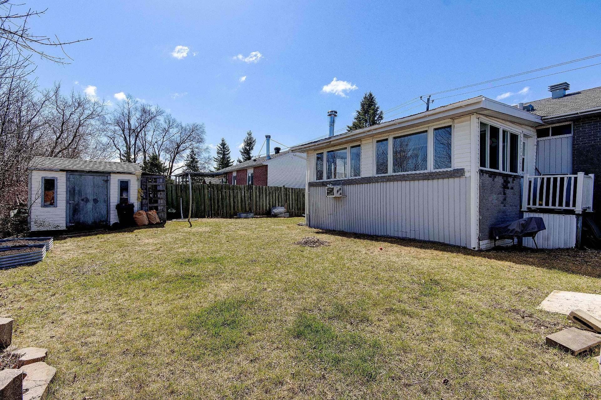 









5565Z

 - 5575Z


Rue Bachand

,
Longueuil (Saint-Hubert),




QC
J3Y0X5


