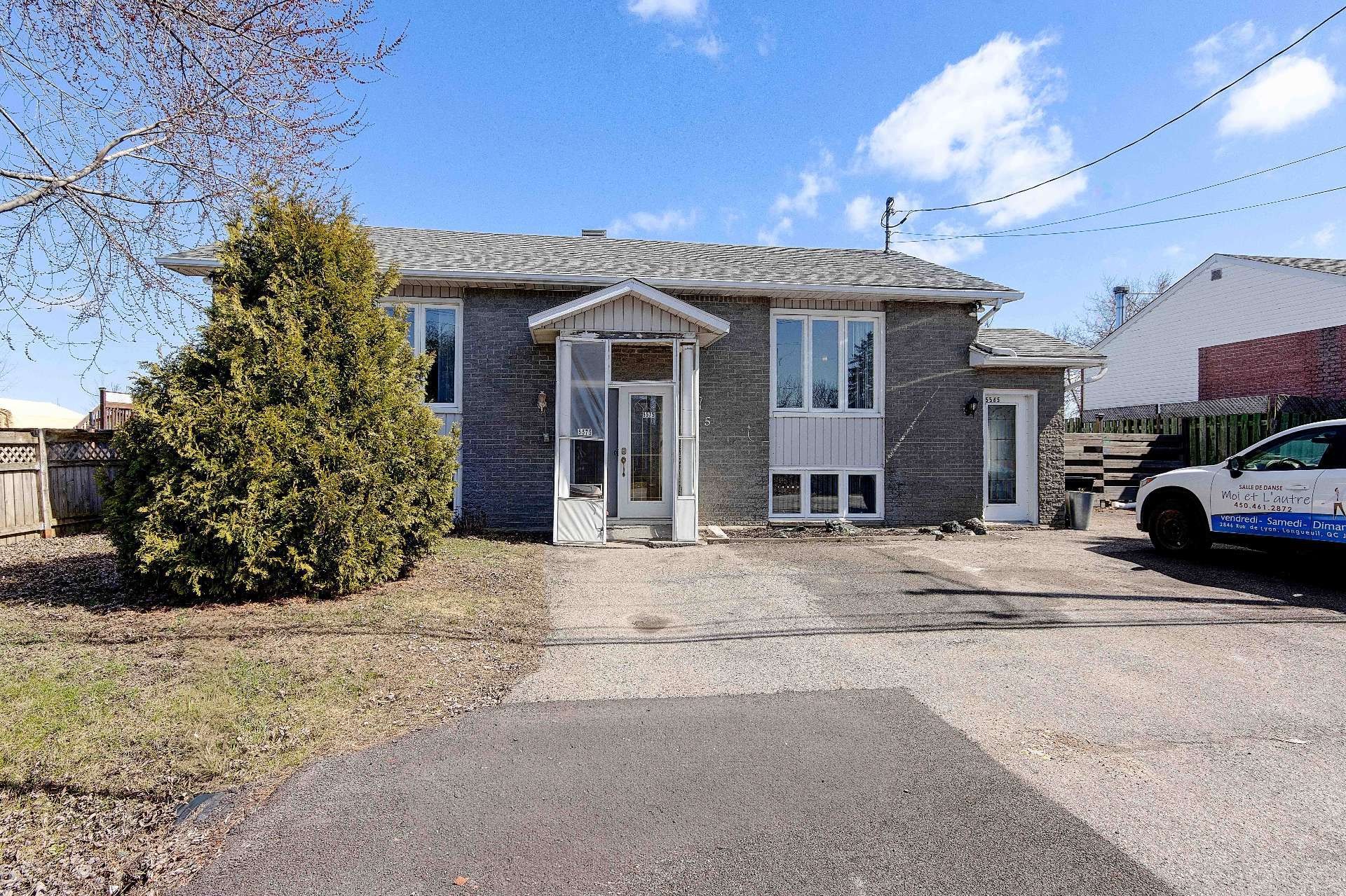 









5565Z

 - 5575Z


Rue Bachand

,
Longueuil (Saint-Hubert),




QC
J3Y0X5

