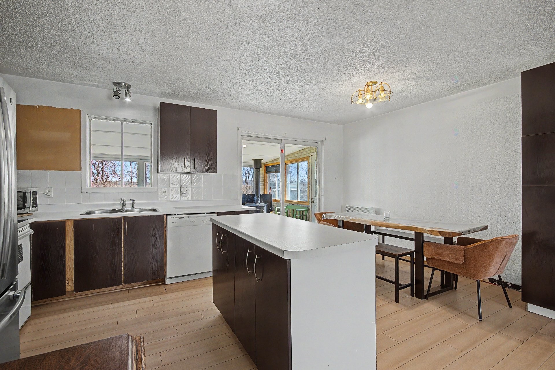 









5565Z

 - 5575Z


Rue Bachand

,
Longueuil (Saint-Hubert),




QC
J3Y0X5

