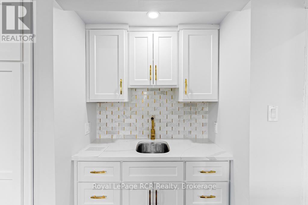 












144 LOUCKS LANE E

,
Chatsworth,




Ontario
N0H1G0

