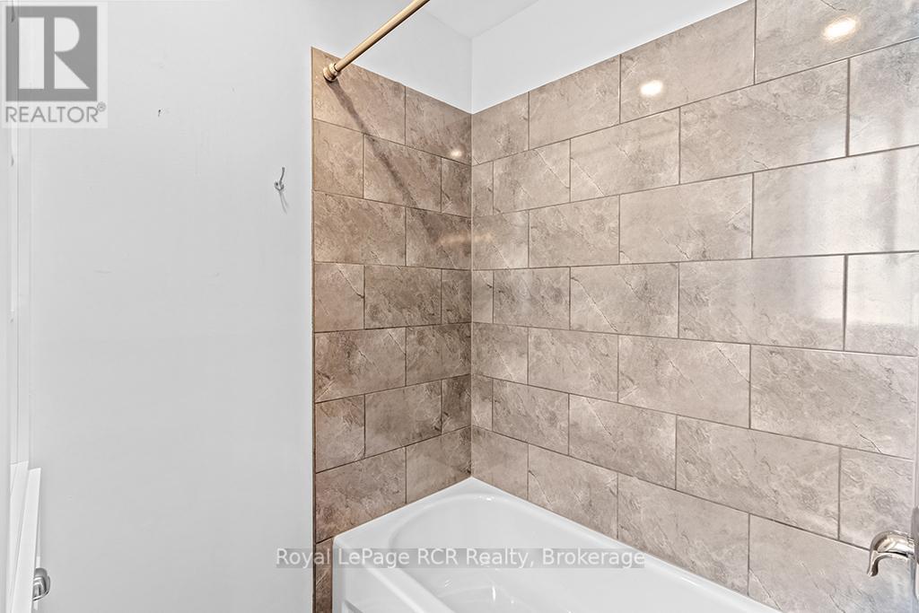 












144 LOUCKS LANE E

,
Chatsworth,




Ontario
N0H1G0

