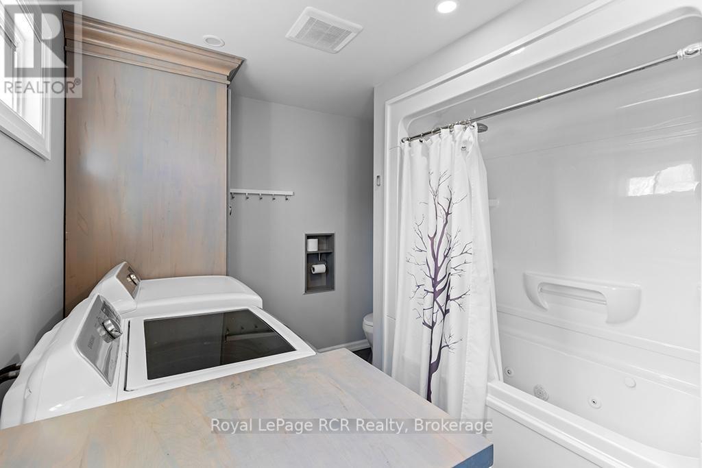 












144 LOUCKS LANE E

,
Chatsworth,




Ontario
N0H1G0

