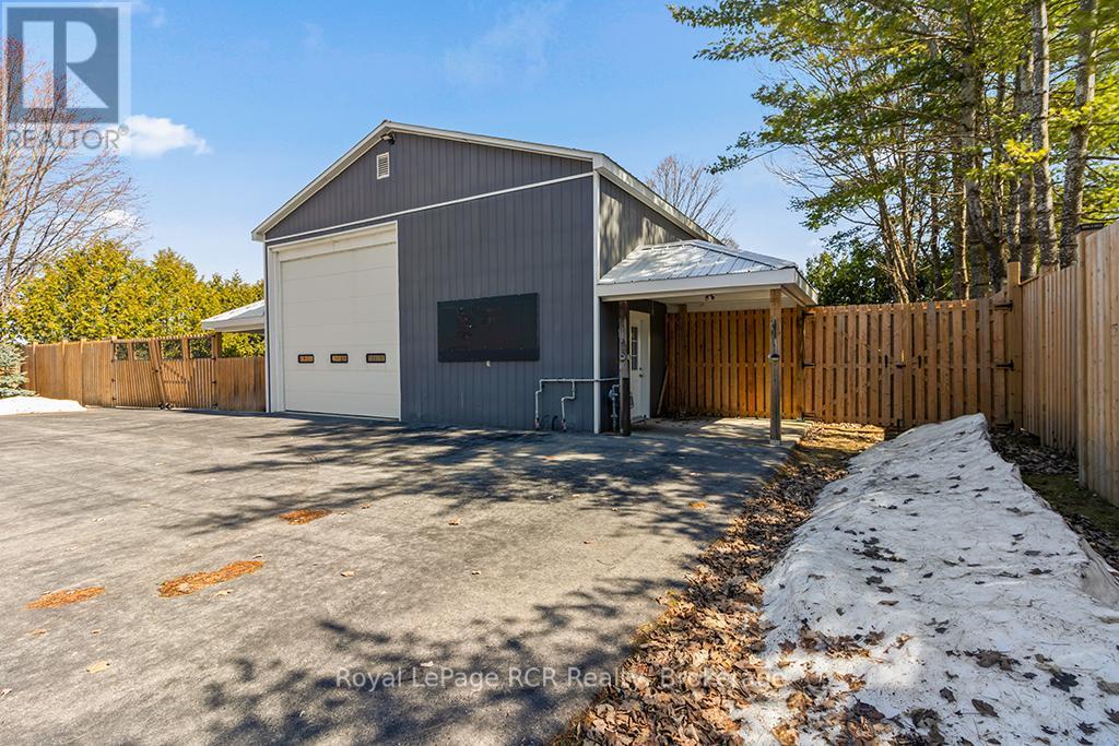 












144 LOUCKS LANE E

,
Chatsworth,




Ontario
N0H1G0

