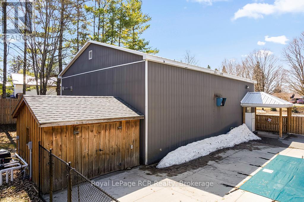 












144 LOUCKS LANE E

,
Chatsworth,




Ontario
N0H1G0

