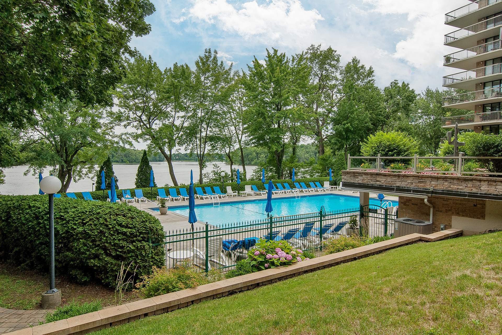 









4520


Prom. Paton

, 310,
Laval (Chomedey),




QC
H7W4X1

