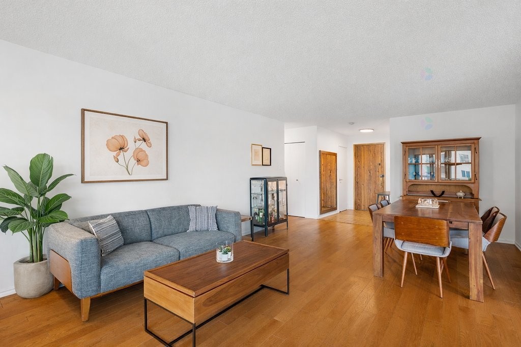 









4520


Prom. Paton

, 310,
Laval (Chomedey),




QC
H7W4X1

