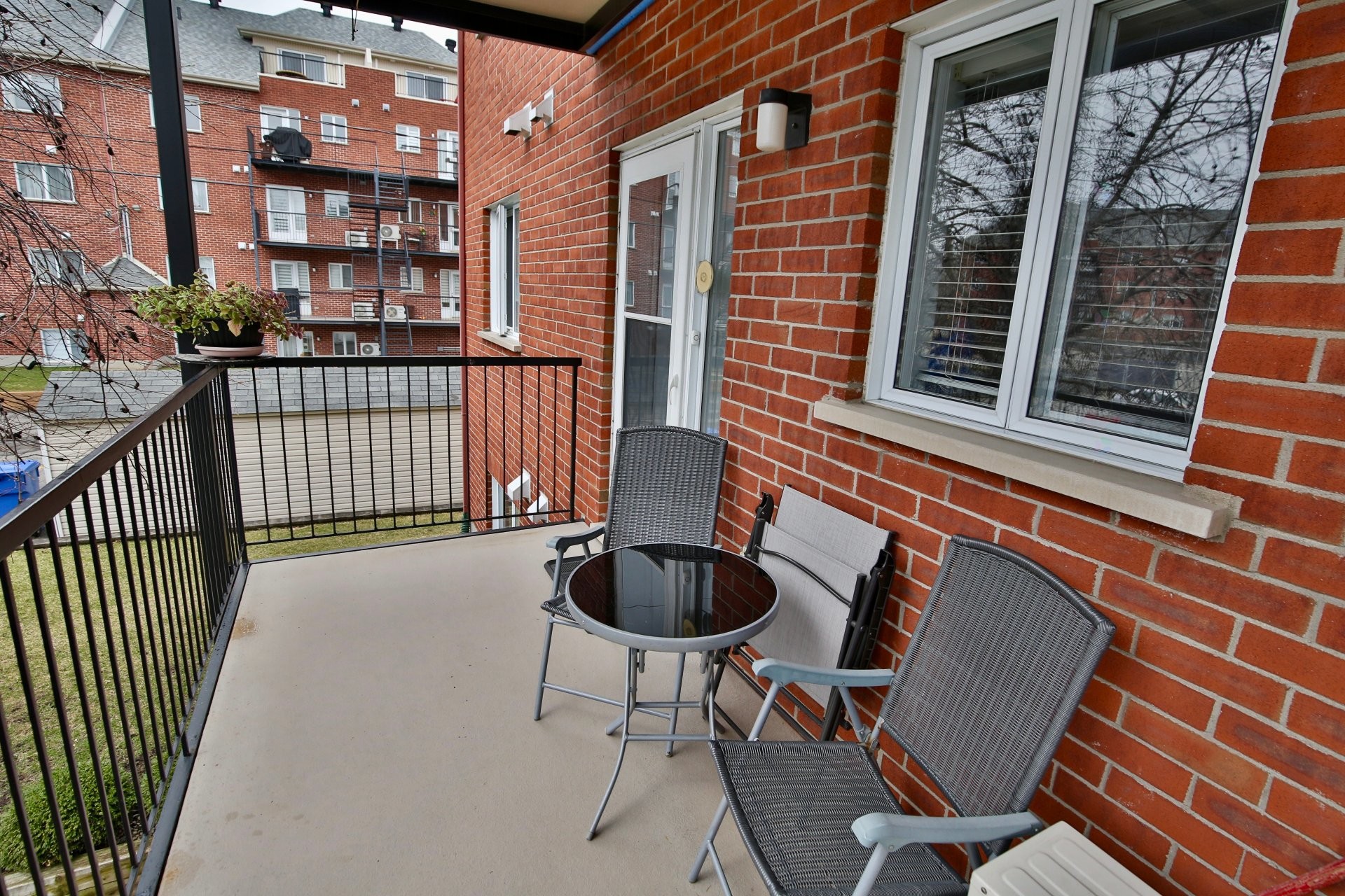 









3000


Rue Charles-Lacoste

, 3,
Longueuil (Saint-Hubert),




QC
J3Y0J2

