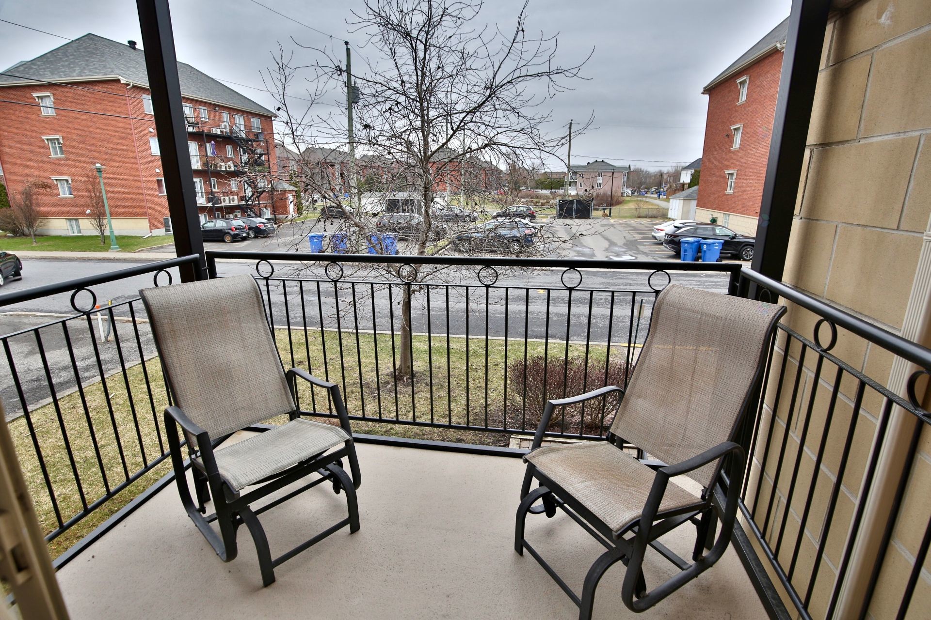 









3000


Rue Charles-Lacoste

, 3,
Longueuil (Saint-Hubert),




QC
J3Y0J2

