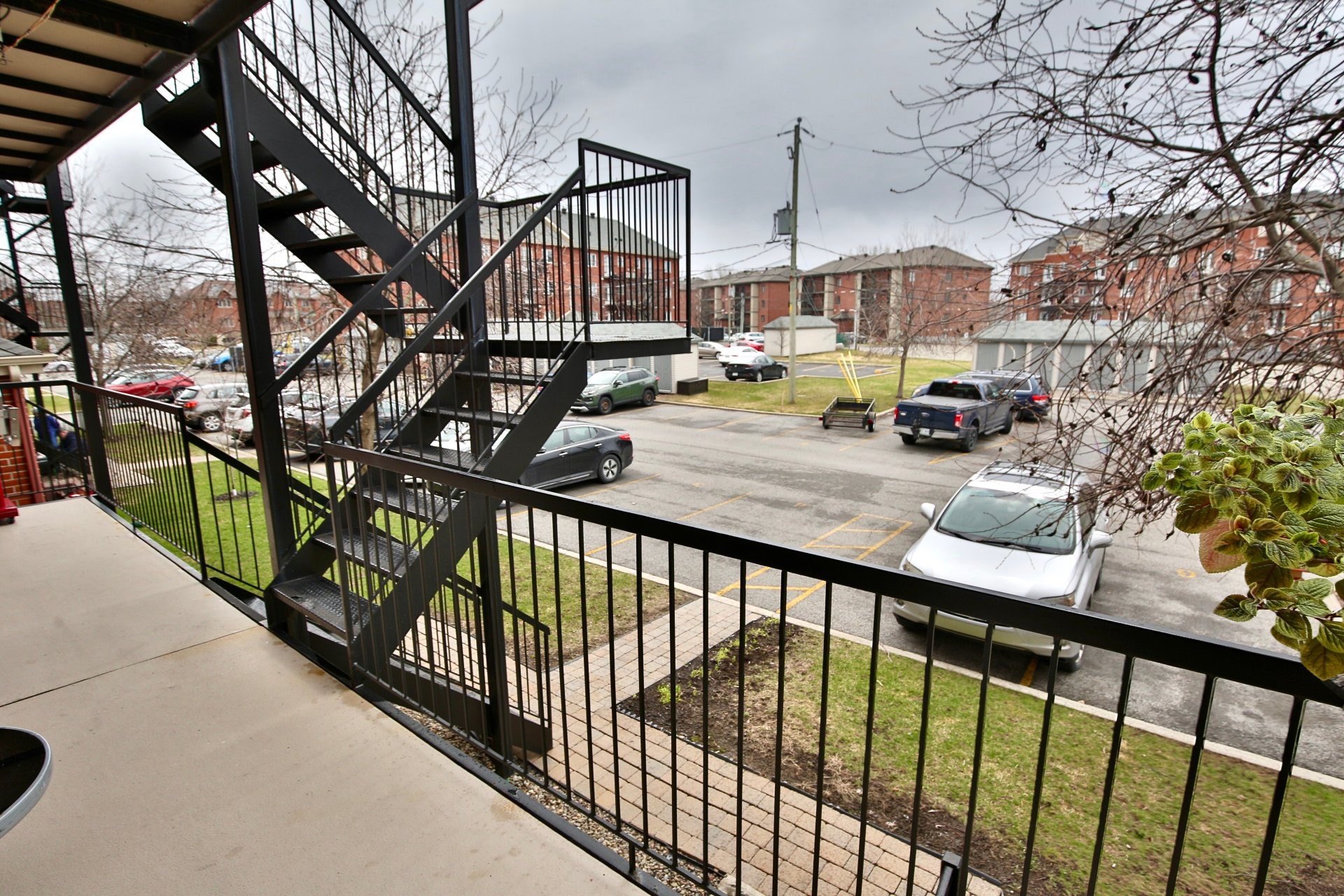 









3000


Rue Charles-Lacoste

, 3,
Longueuil (Saint-Hubert),




QC
J3Y0J2

