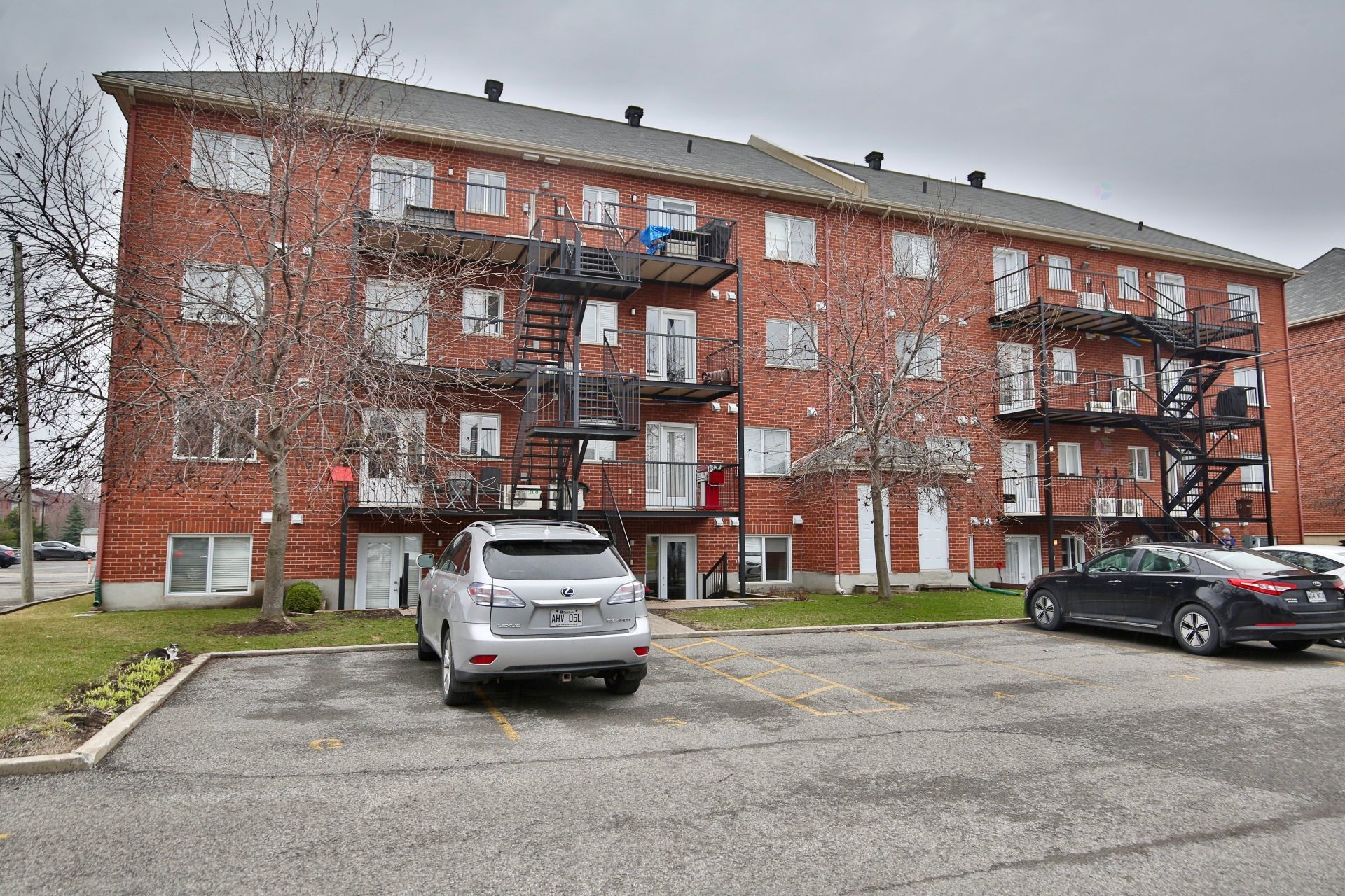 









3000


Rue Charles-Lacoste

, 3,
Longueuil (Saint-Hubert),




QC
J3Y0J2

