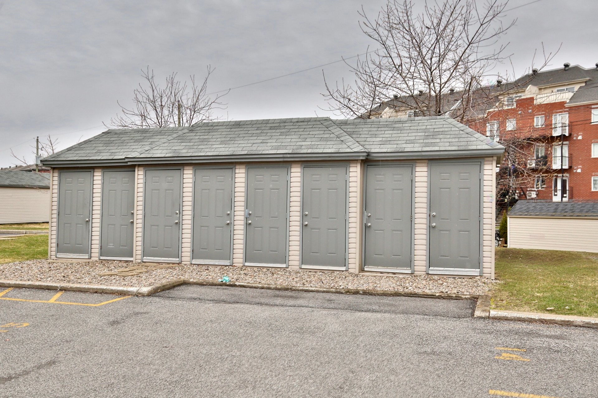 









3000


Rue Charles-Lacoste

, 3,
Longueuil (Saint-Hubert),




QC
J3Y0J2

