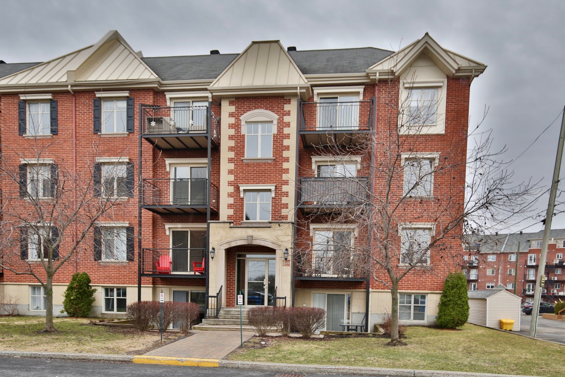 









3000


Rue Charles-Lacoste

, 3,
Longueuil (Saint-Hubert),




QC
J3Y0J2

