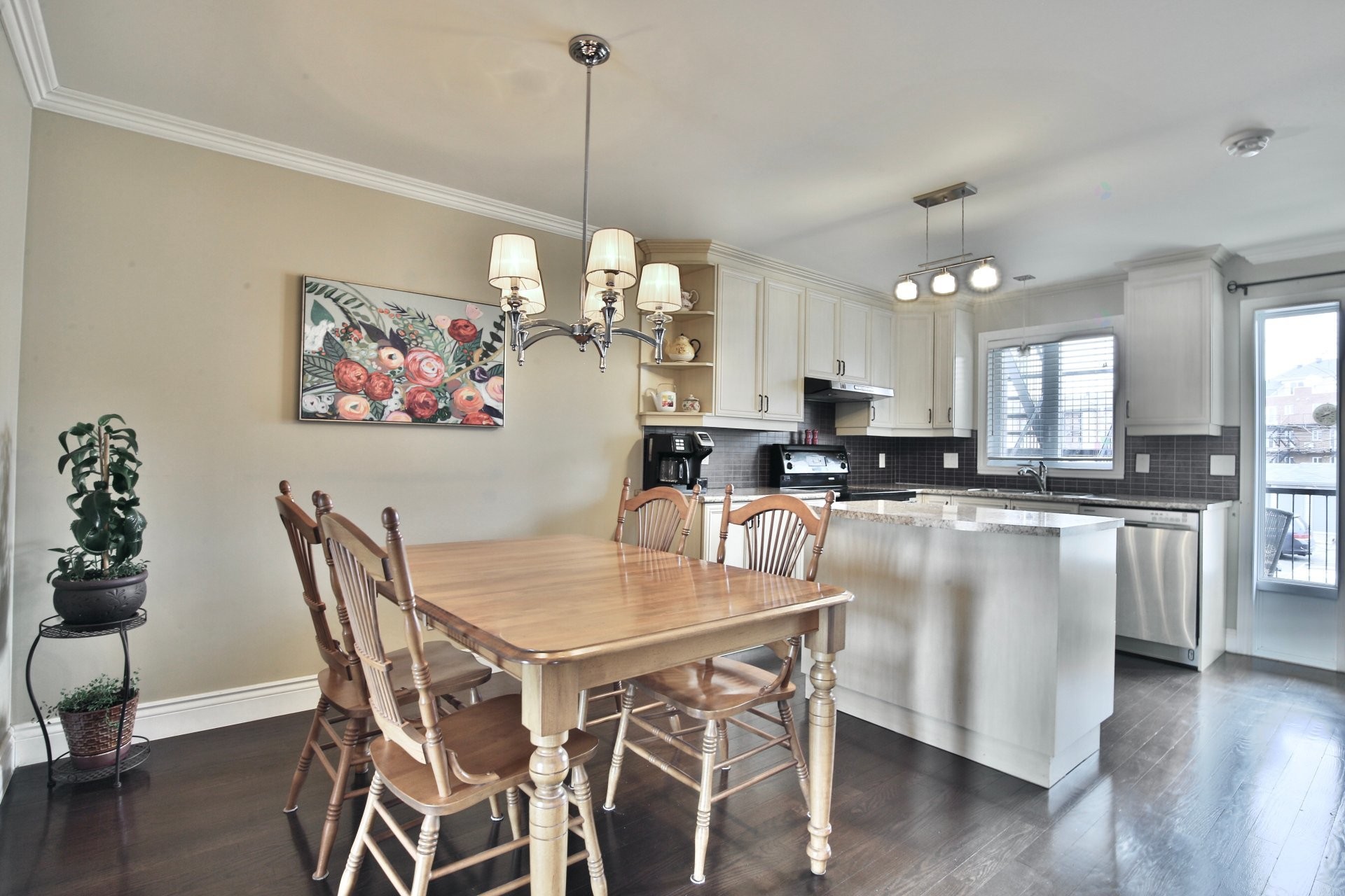 









3000


Rue Charles-Lacoste

, 3,
Longueuil (Saint-Hubert),




QC
J3Y0J2

