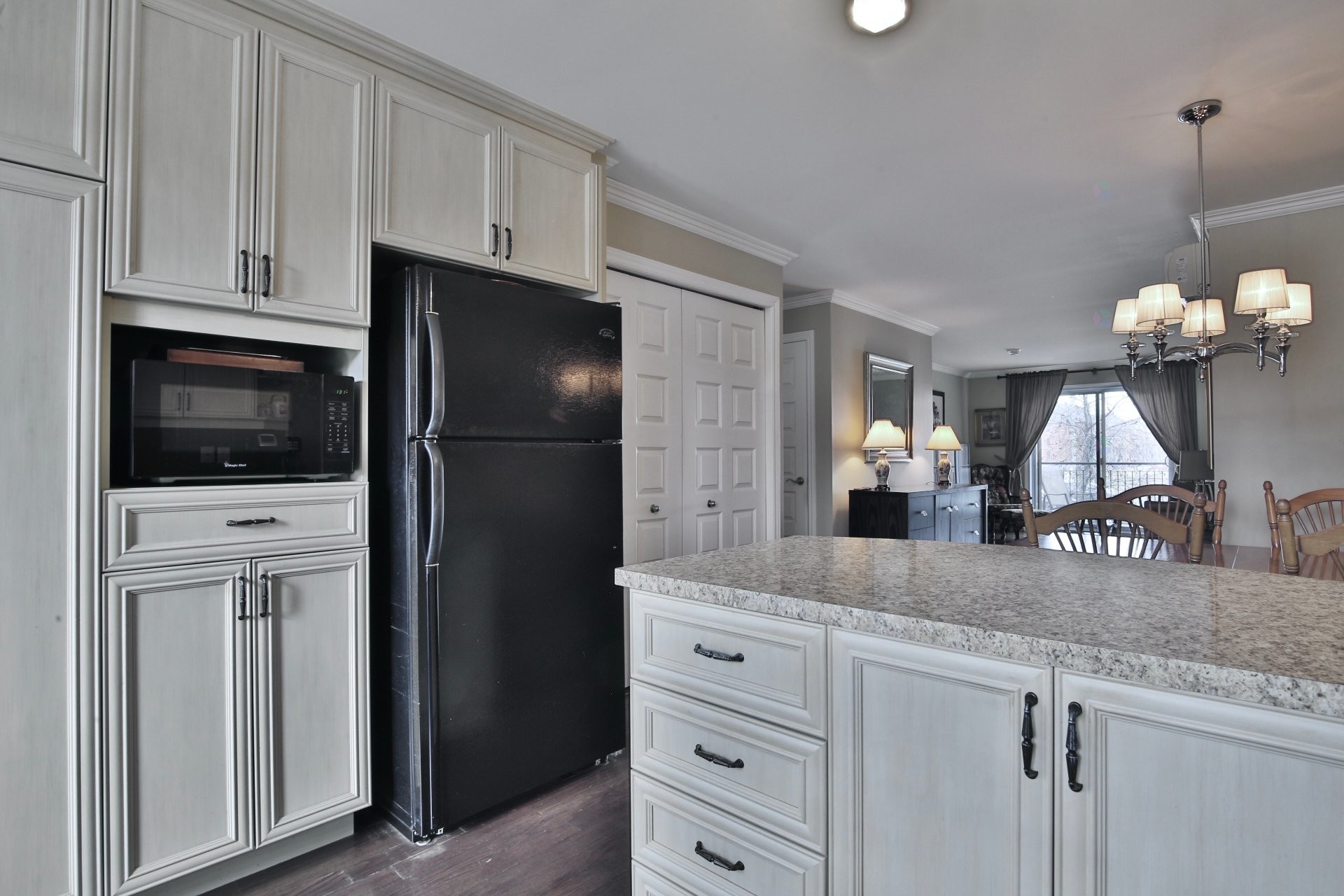 









3000


Rue Charles-Lacoste

, 3,
Longueuil (Saint-Hubert),




QC
J3Y0J2

