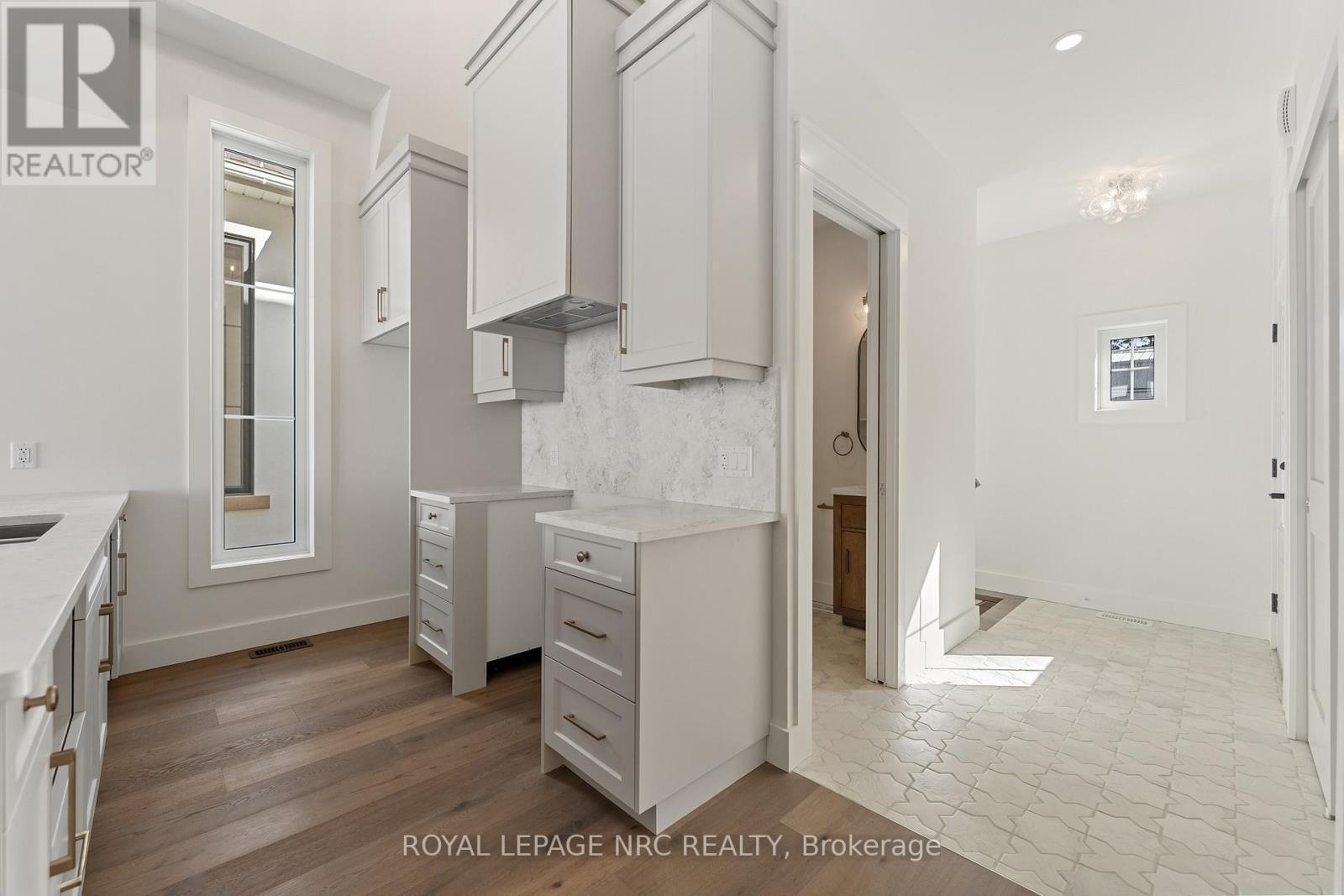 












4054 GLENSPRING ROAD

,
Fort Erie (Crystal Beach),




Ontario
L0S1B0

