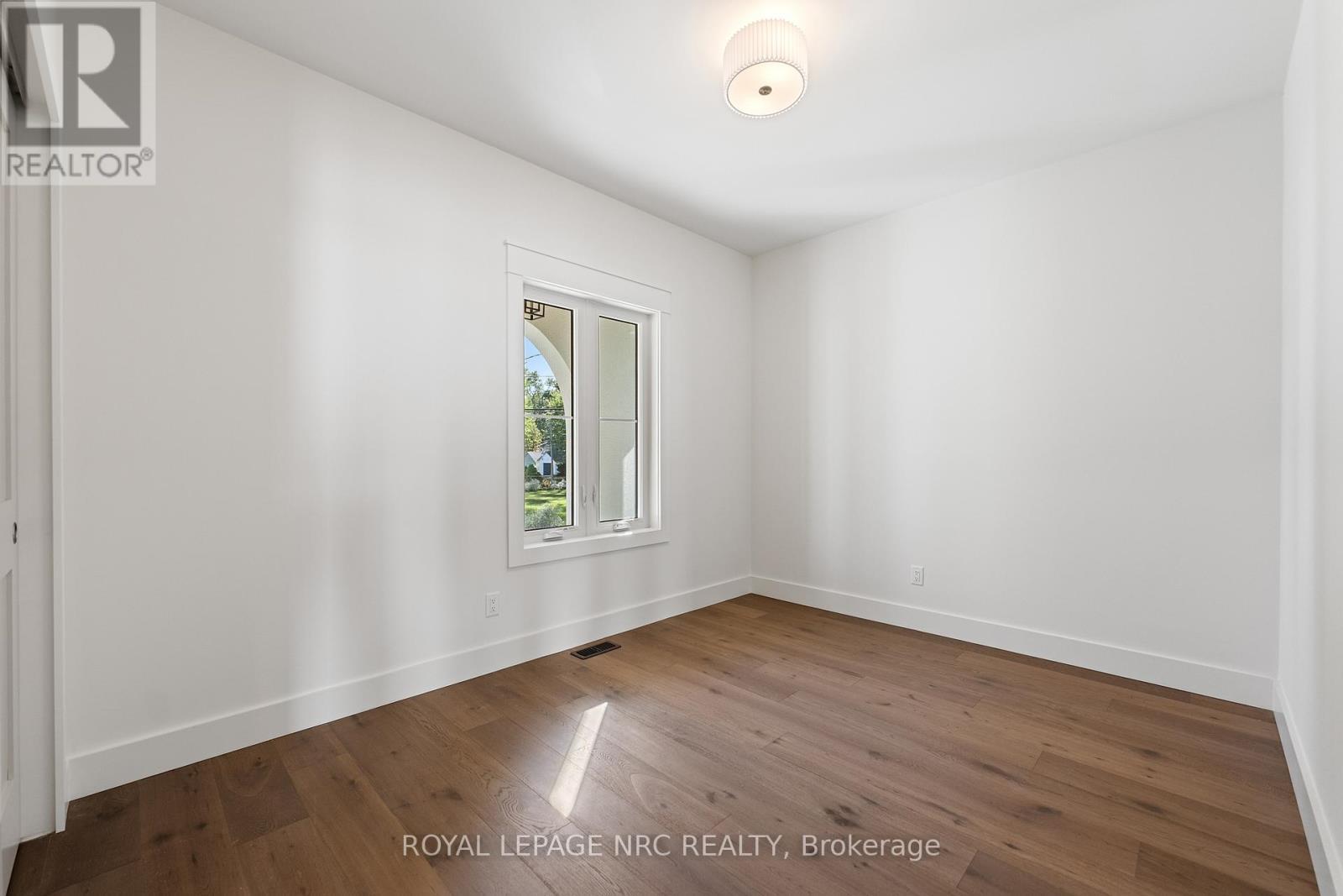 












4054 GLENSPRING ROAD

,
Fort Erie (Crystal Beach),




Ontario
L0S1B0

