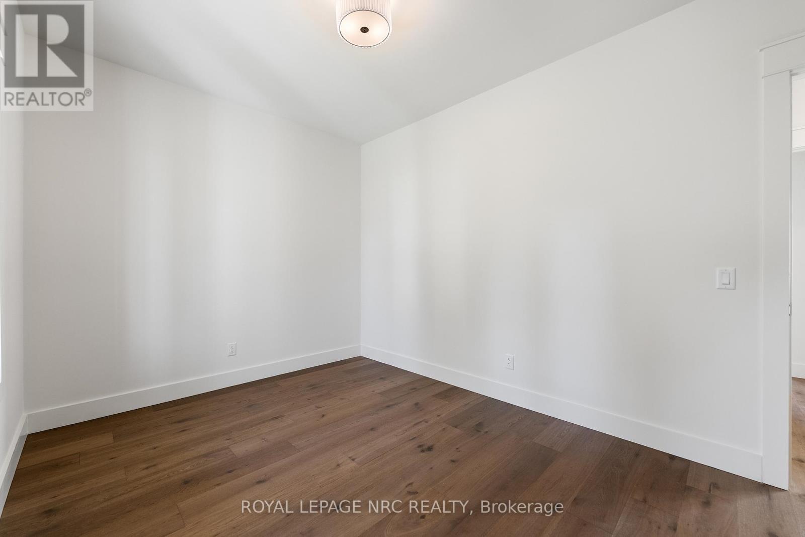 












4054 GLENSPRING ROAD

,
Fort Erie (Crystal Beach),




Ontario
L0S1B0

