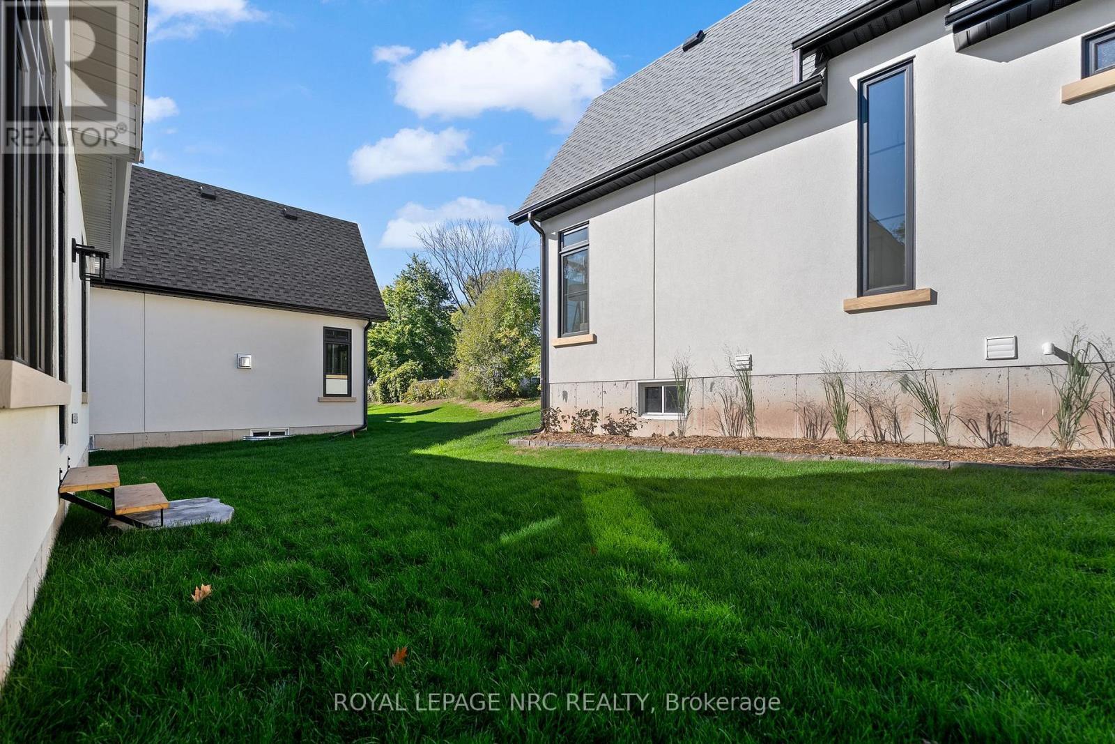 












4054 GLENSPRING ROAD

,
Fort Erie (Crystal Beach),




Ontario
L0S1B0

