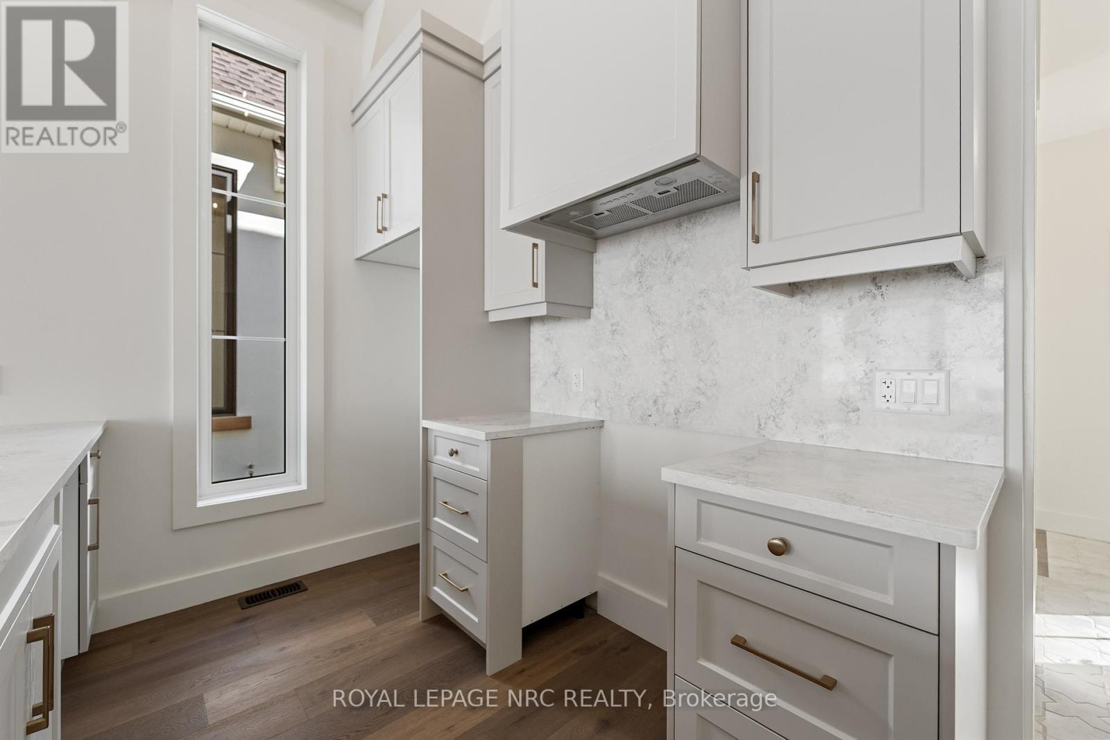 












4054 GLENSPRING ROAD

,
Fort Erie (Crystal Beach),




Ontario
L0S1B0

