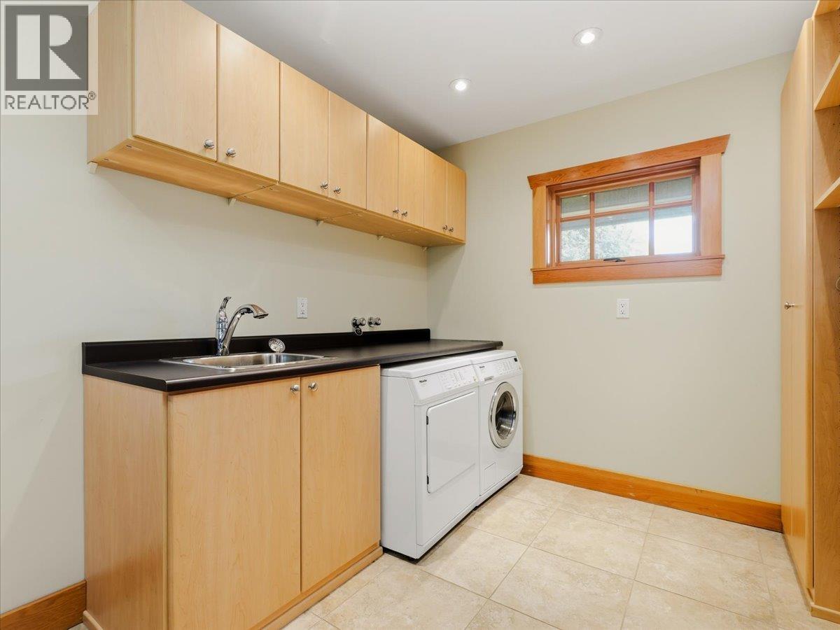 












5812 EAGLE ISLAND

,
West Vancouver,




British Columbia
V7W1V5

