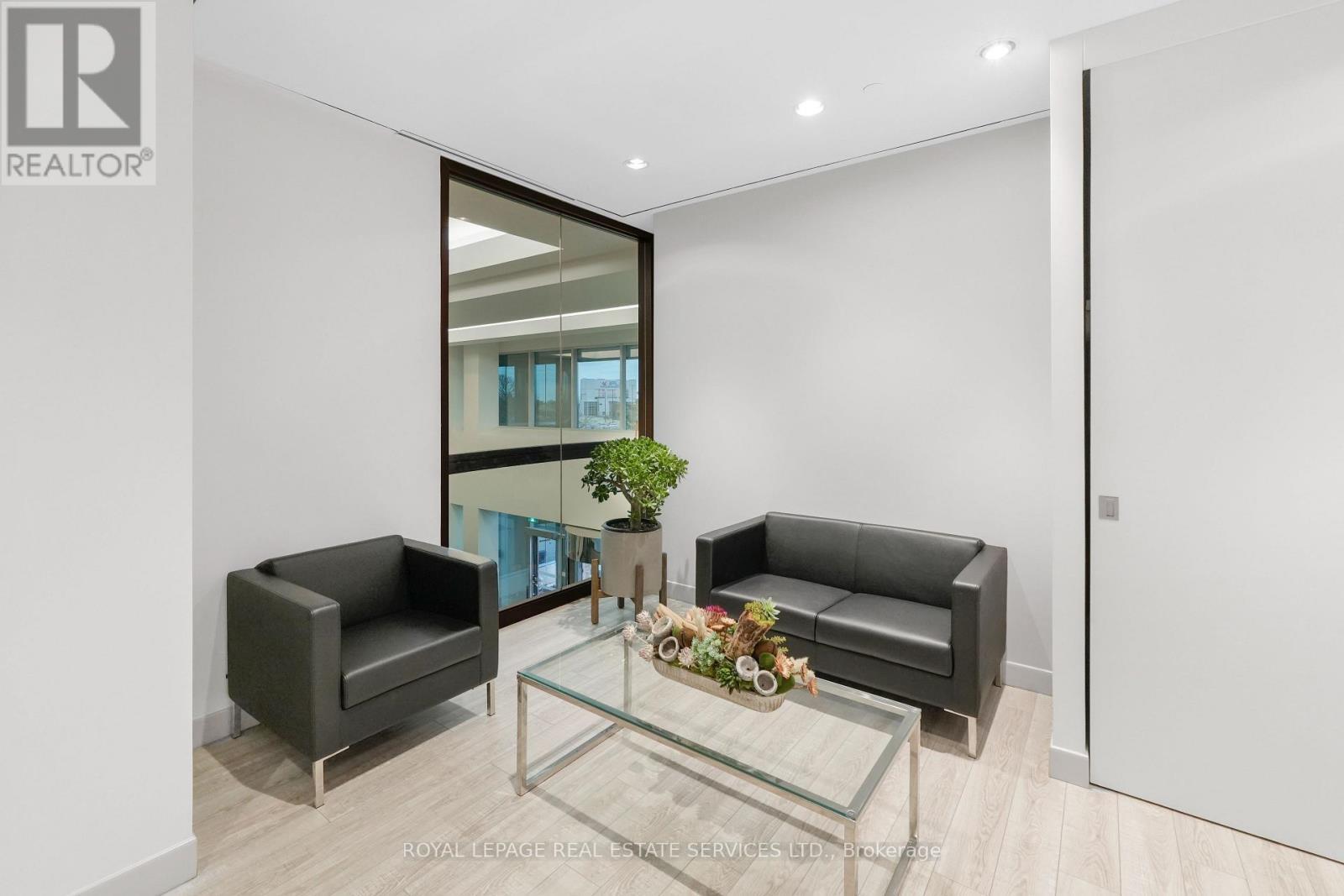 












200 - 2020 WINSTON PARK DRIVE

,
Oakville,




Ontario
L6H6X7

