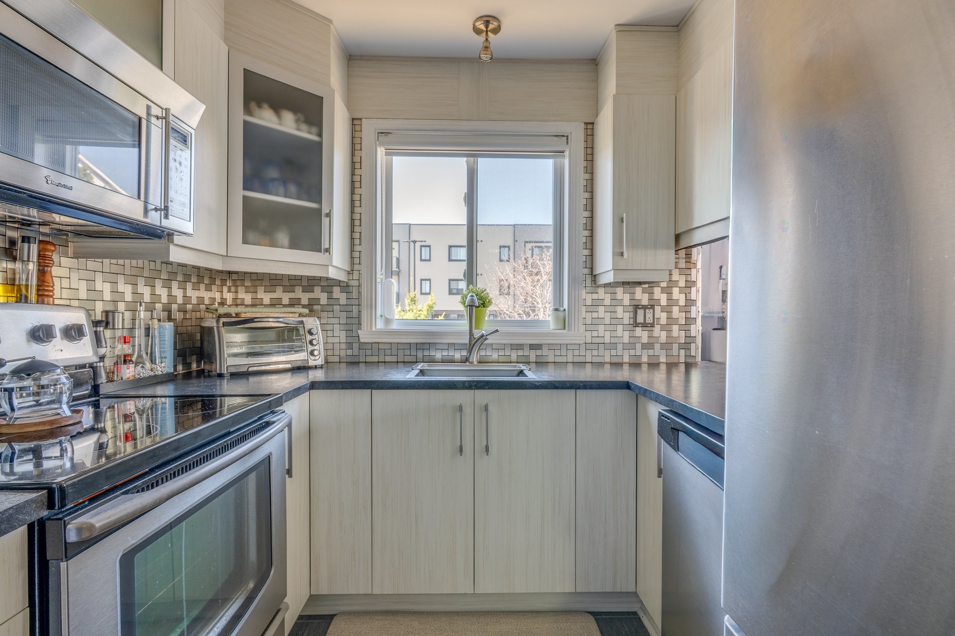









68


Rue Pierre-Laporte

, 202,
Saint-Eustache,




QC
J7P5B4


