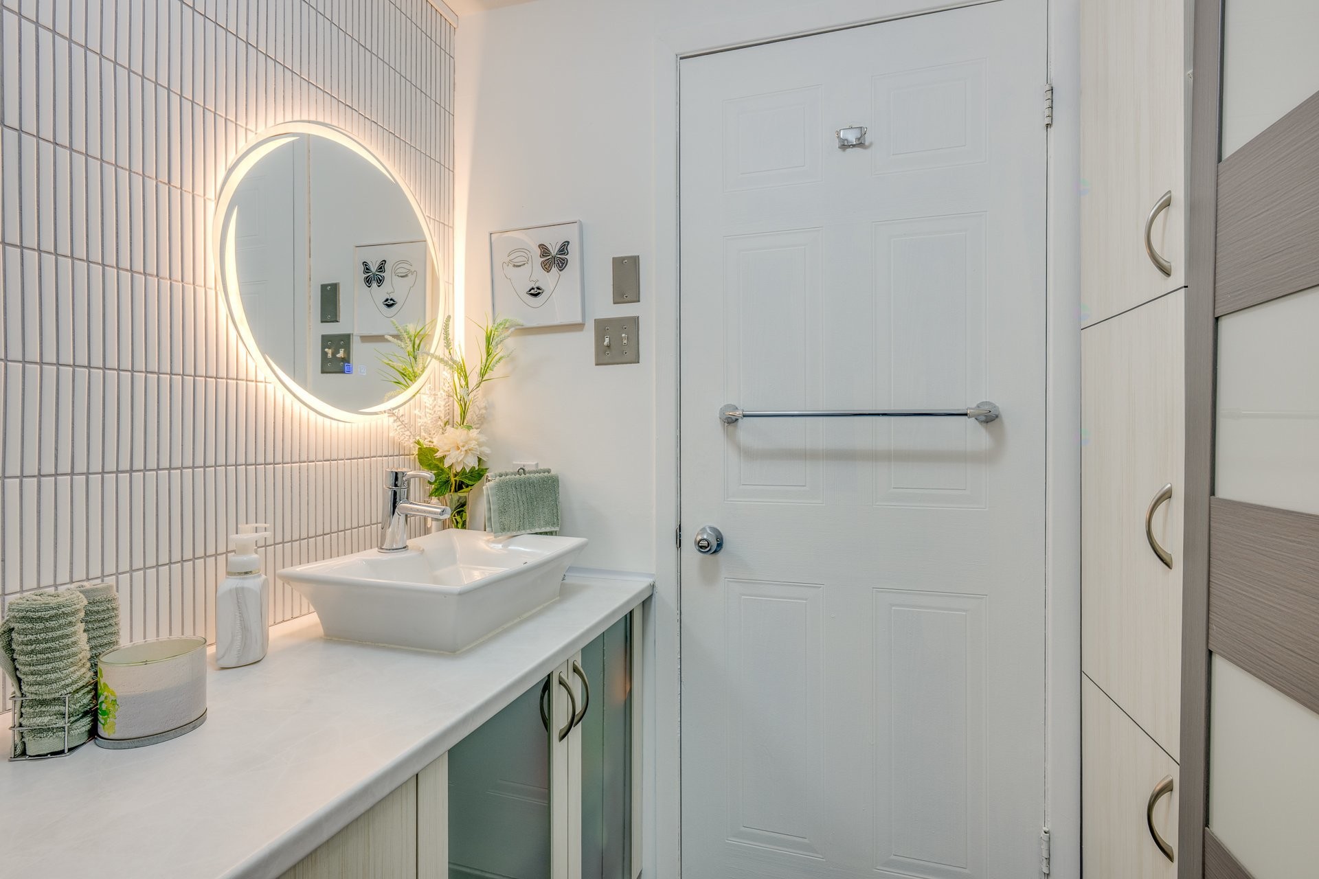 









68


Rue Pierre-Laporte

, 202,
Saint-Eustache,




QC
J7P5B4

