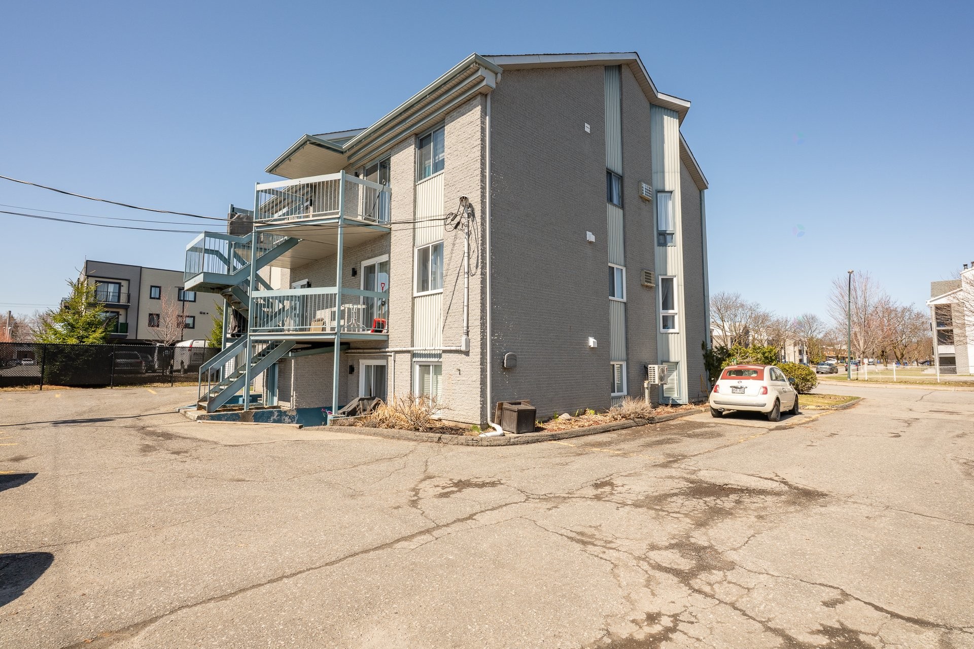 









68


Rue Pierre-Laporte

, 202,
Saint-Eustache,




QC
J7P5B4


