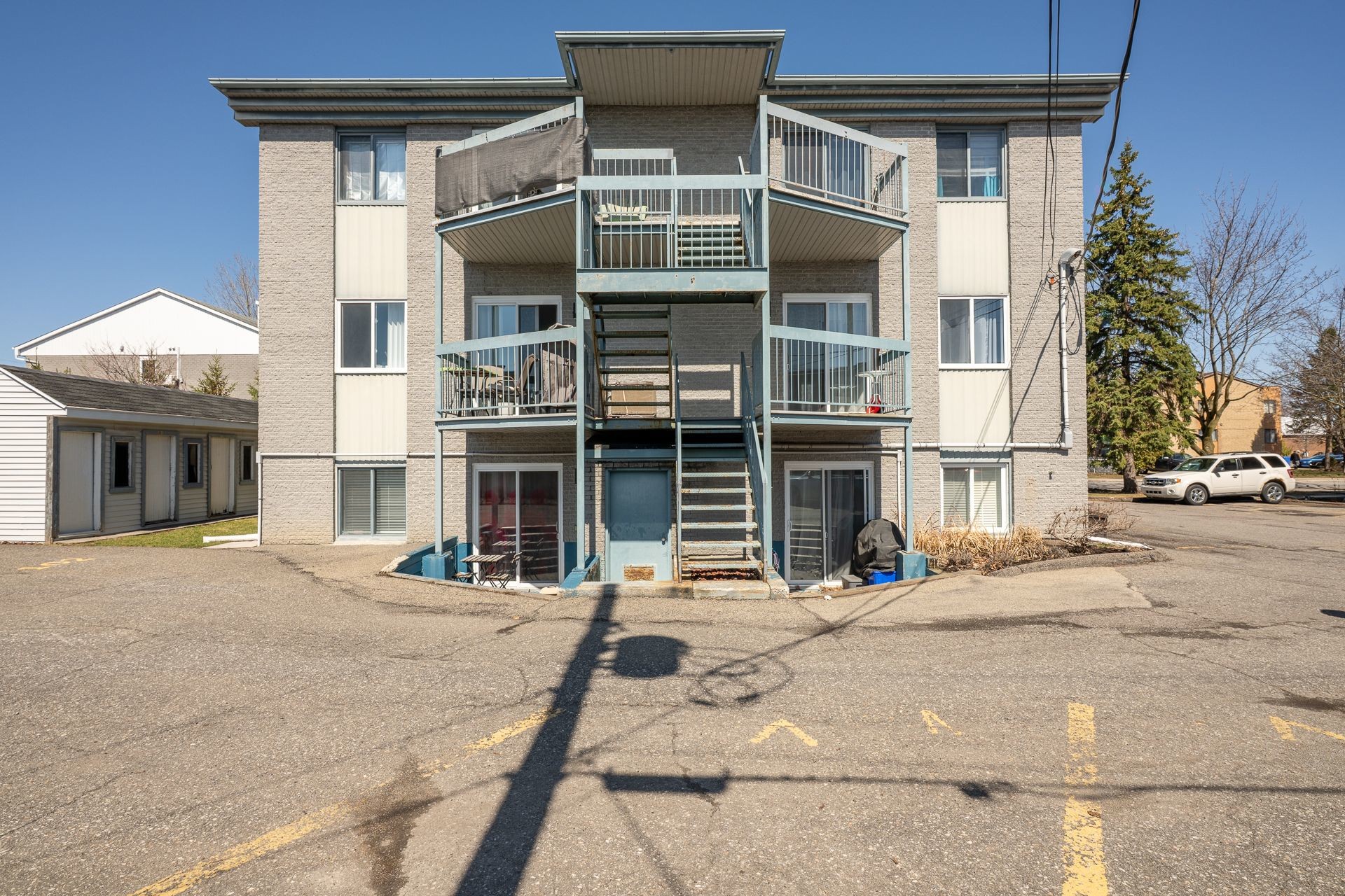 









68


Rue Pierre-Laporte

, 202,
Saint-Eustache,




QC
J7P5B4

