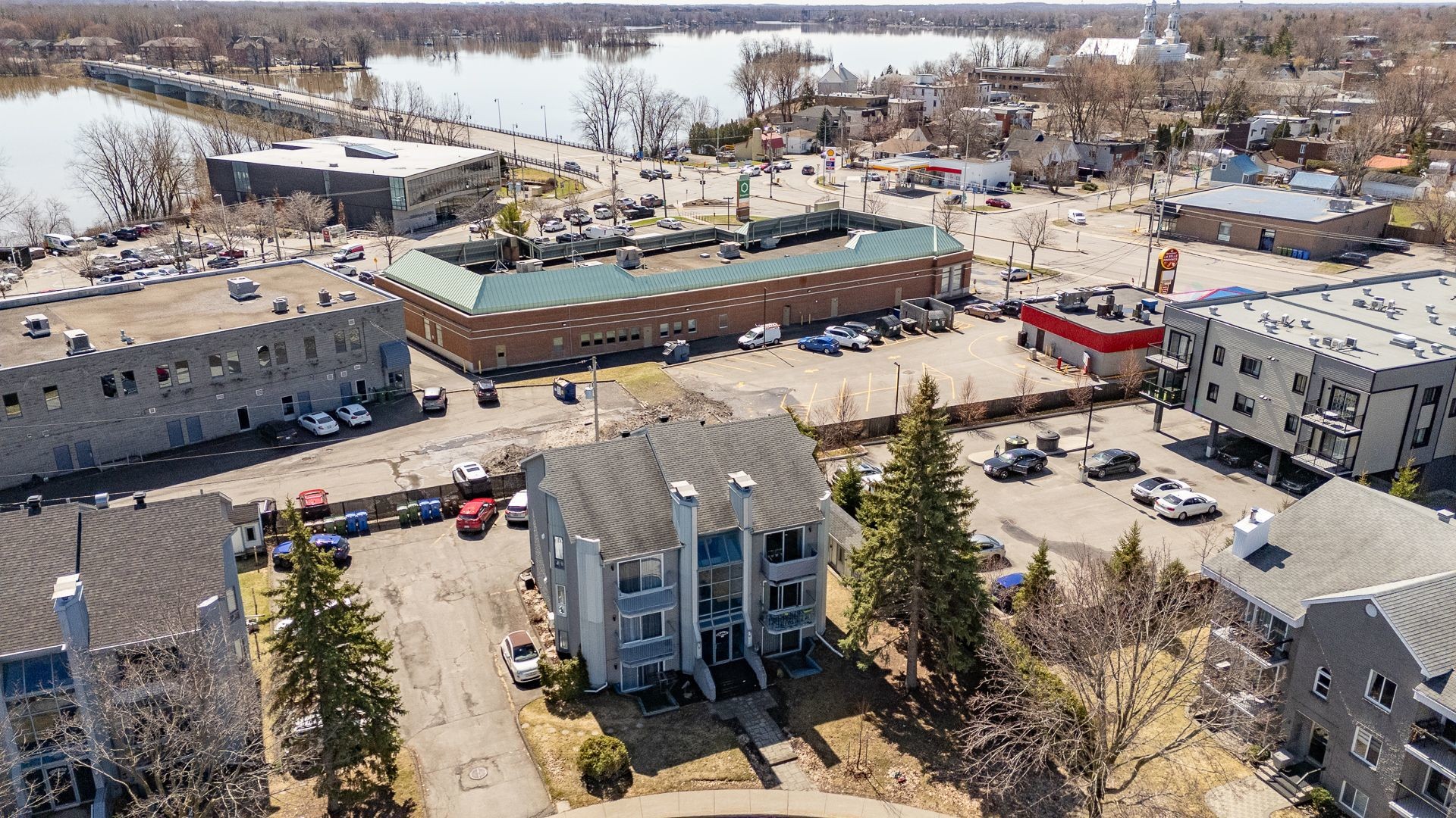 









68


Rue Pierre-Laporte

, 202,
Saint-Eustache,




QC
J7P5B4

