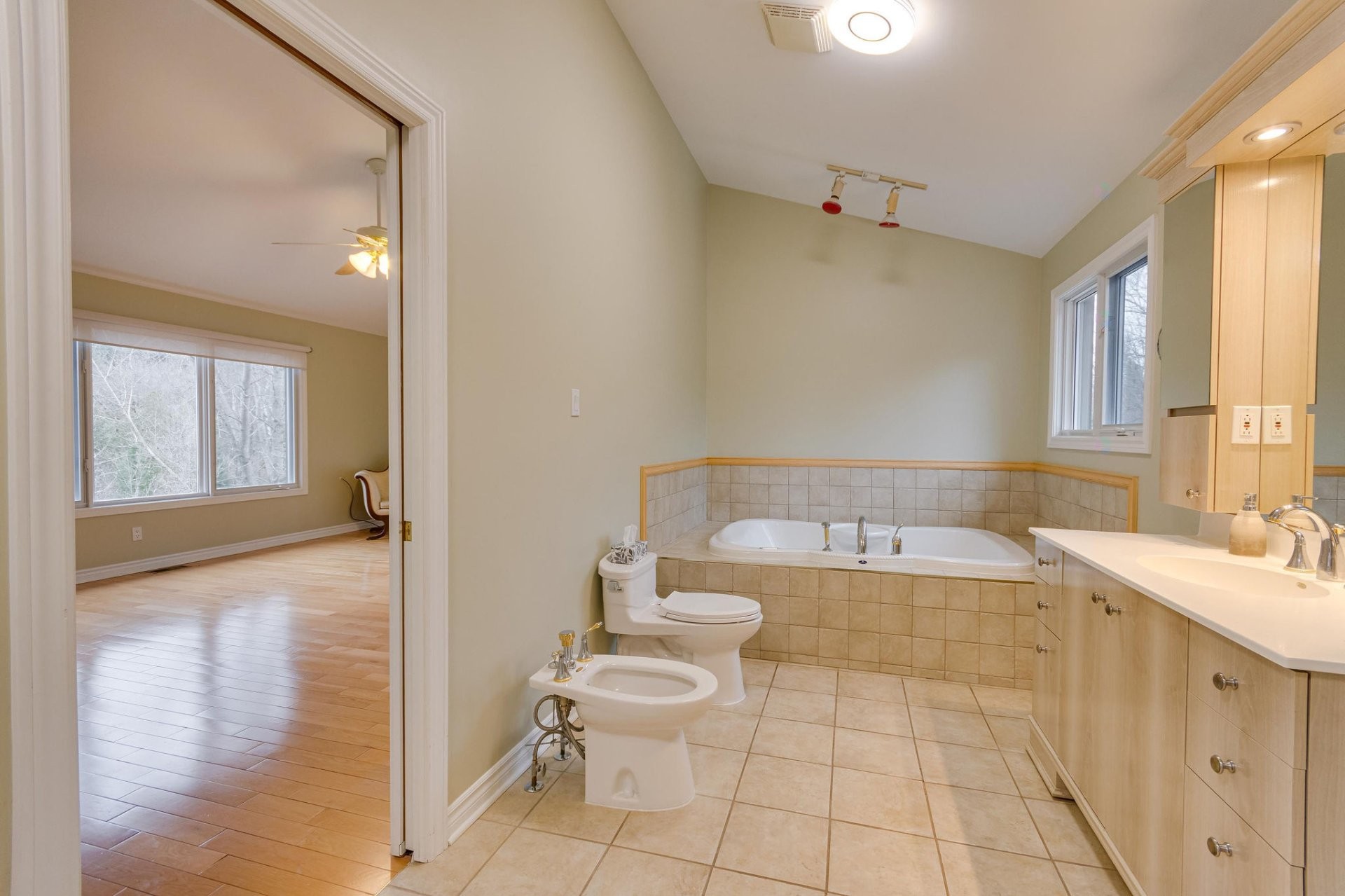









160


Ch. Blackburn

,
Val-des-Monts,




QC
J8N6A9

