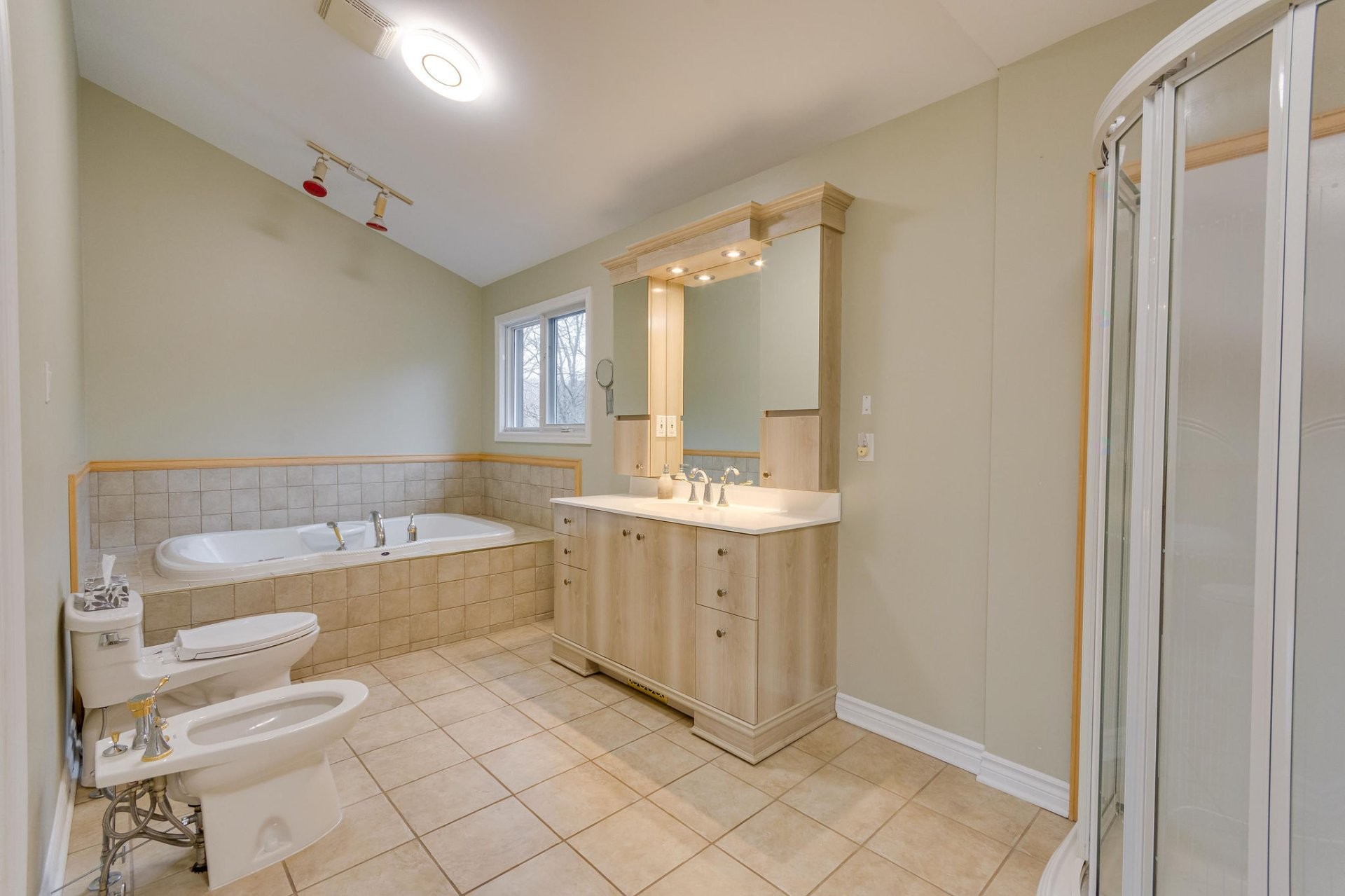 









160


Ch. Blackburn

,
Val-des-Monts,




QC
J8N6A9

