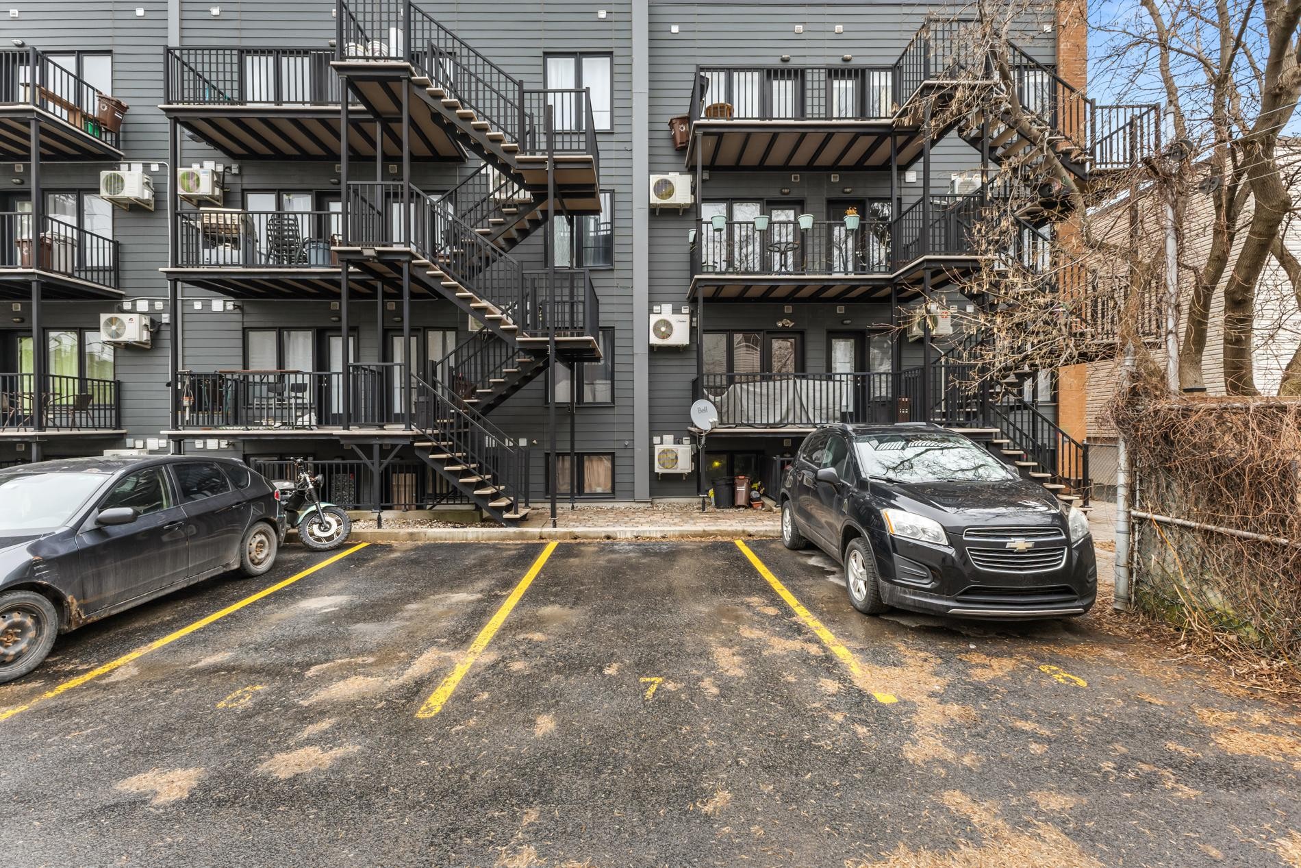 









7660


18e Avenue

, 3,
Montréal (Villeray/Saint-Michel/Parc-Extension),




QC
H2A2N2

