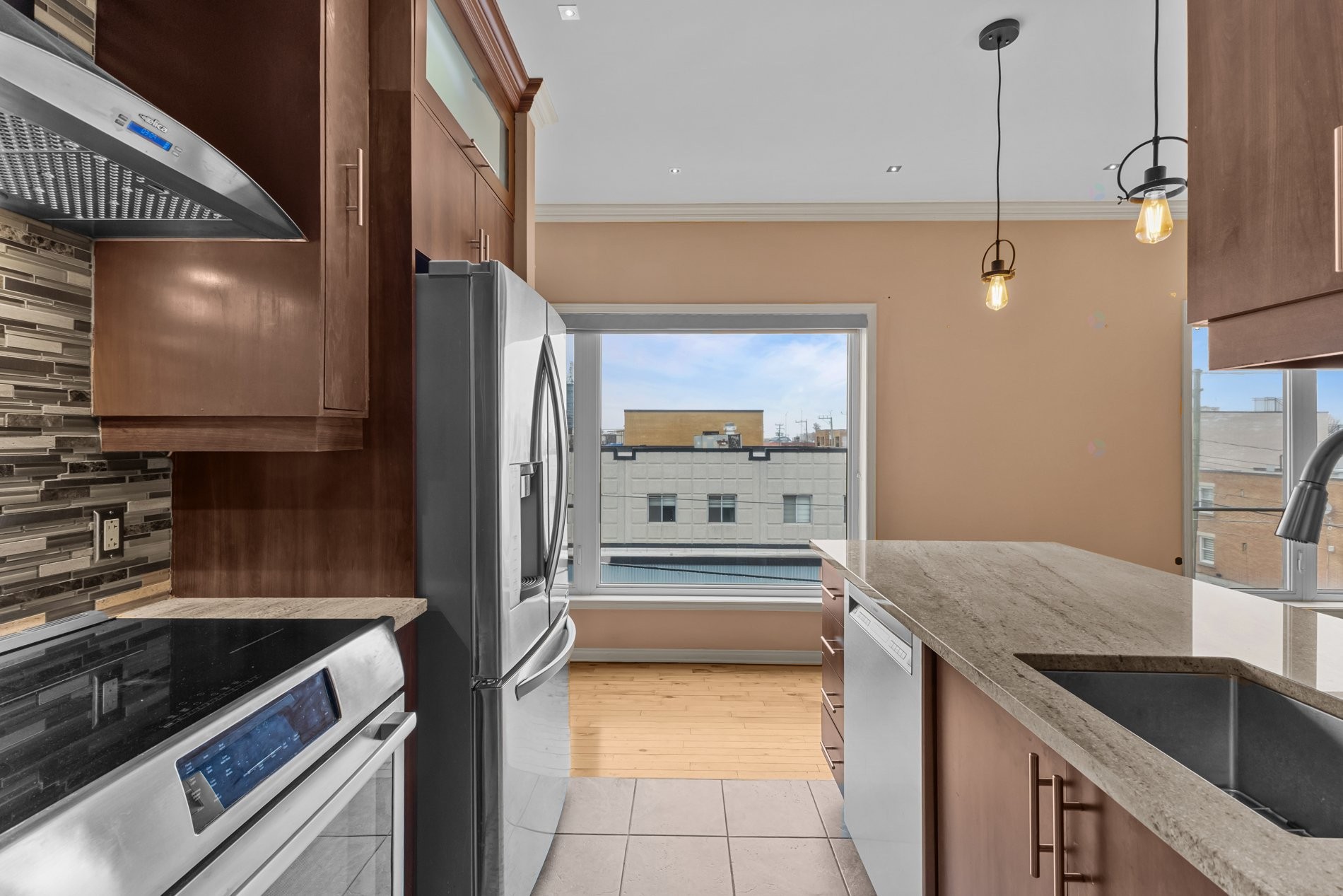 









7660


18e Avenue

, 3,
Montréal (Villeray/Saint-Michel/Parc-Extension),




QC
H2A2N2

