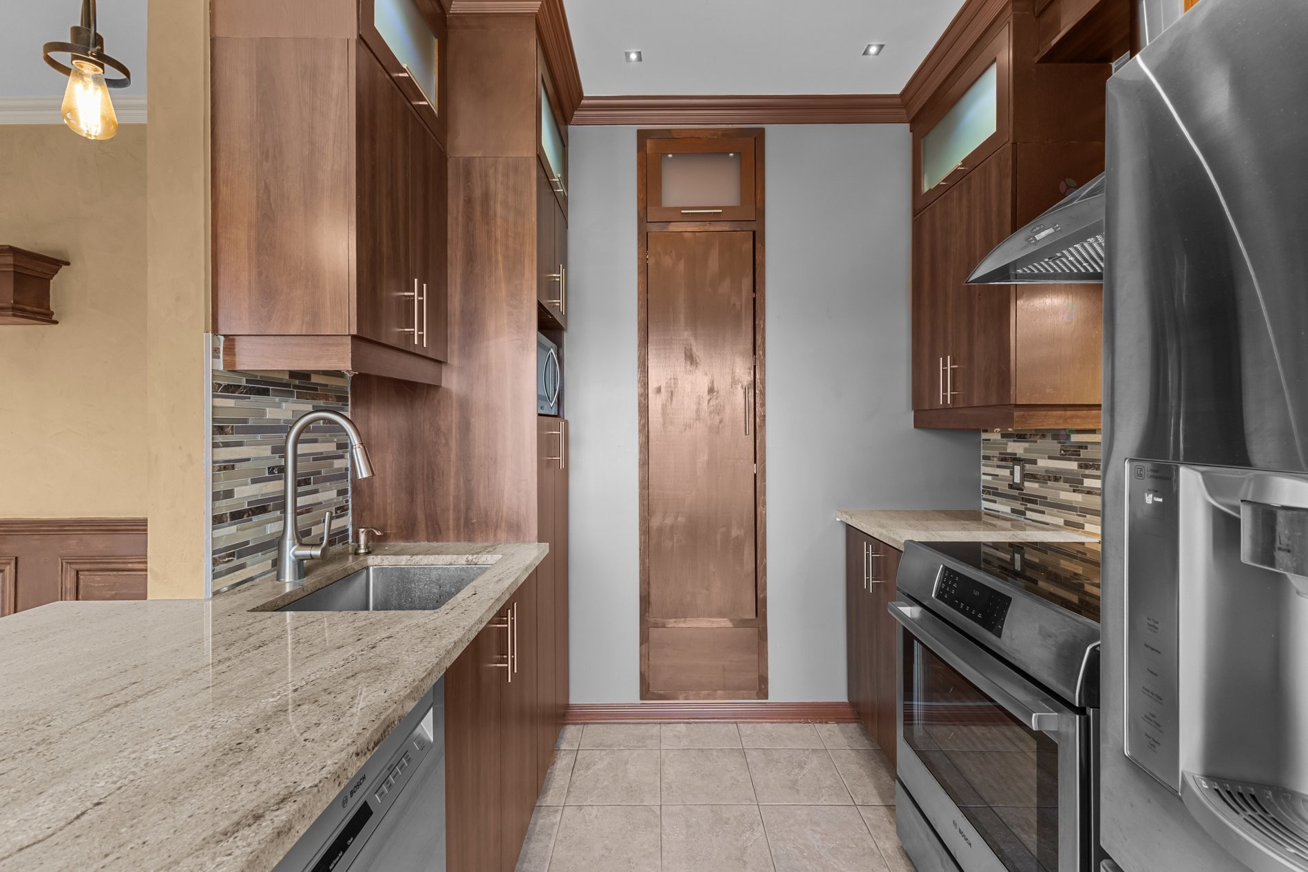 









7660


18e Avenue

, 3,
Montréal (Villeray/Saint-Michel/Parc-Extension),




QC
H2A2N2

