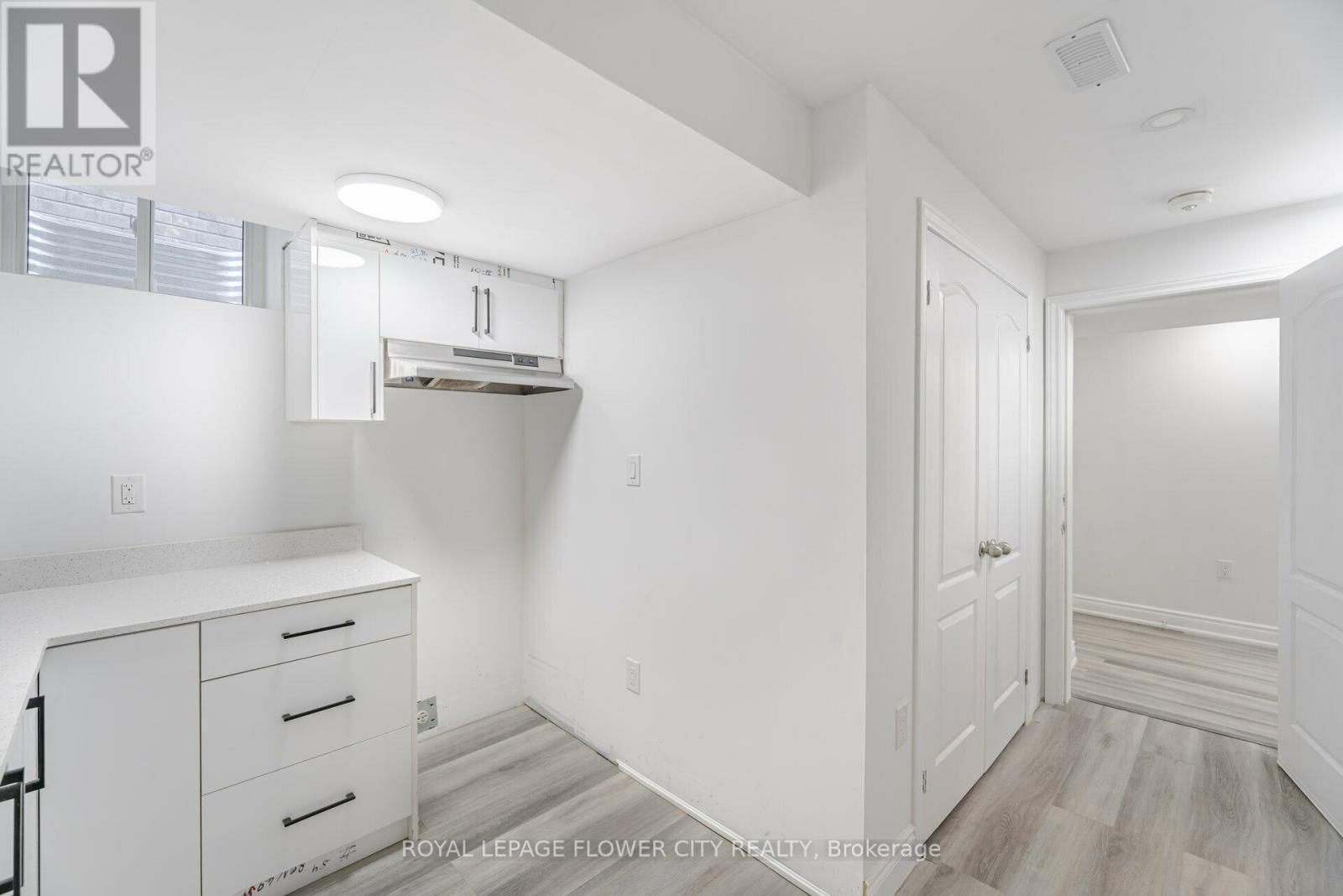 












36 ICON STREET S

,
Brampton,




Ontario
L6E4E5

