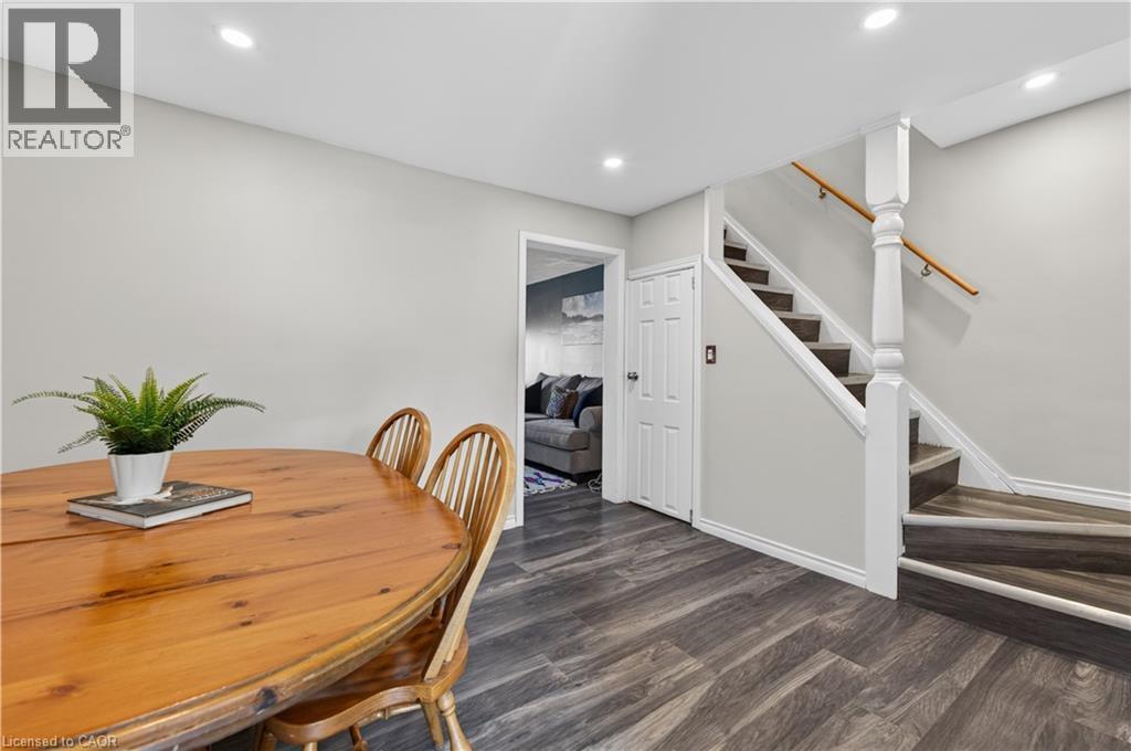












30 CAMBRIDGE Avenue

,
Hamilton,




Ontario
L8H1T5

