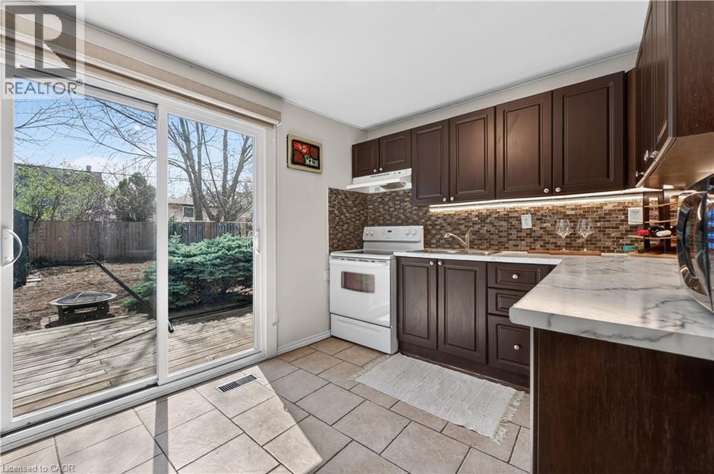 












30 CAMBRIDGE Avenue

,
Hamilton,




Ontario
L8H1T5

