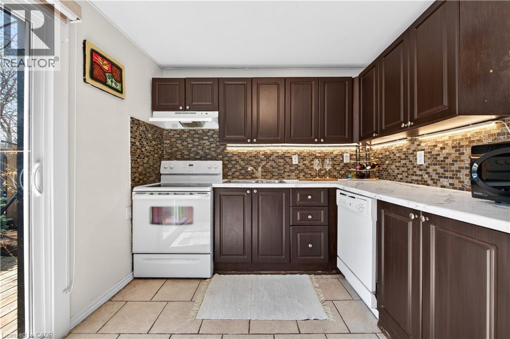












30 CAMBRIDGE Avenue

,
Hamilton,




Ontario
L8H1T5

